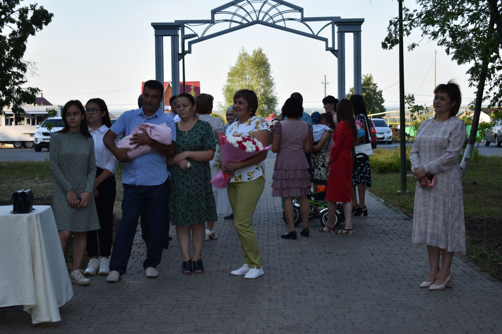 ПАР БАЛДАКЛАР АЛАР- ВӘГЪДӘЛӘШКӘН ПАРЛАР: Бүген Актанышта үрнәк парларны хөрмәтләделәр (фотолар)