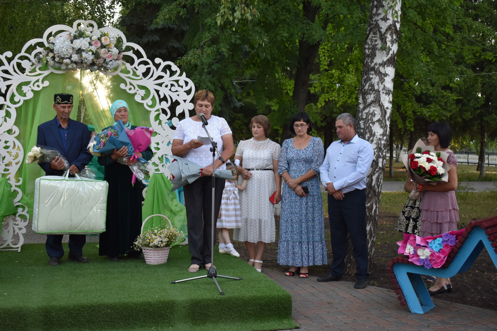 ПАР БАЛДАКЛАР АЛАР- ВӘГЪДӘЛӘШКӘН ПАРЛАР: Бүген Актанышта үрнәк парларны хөрмәтләделәр (фотолар)