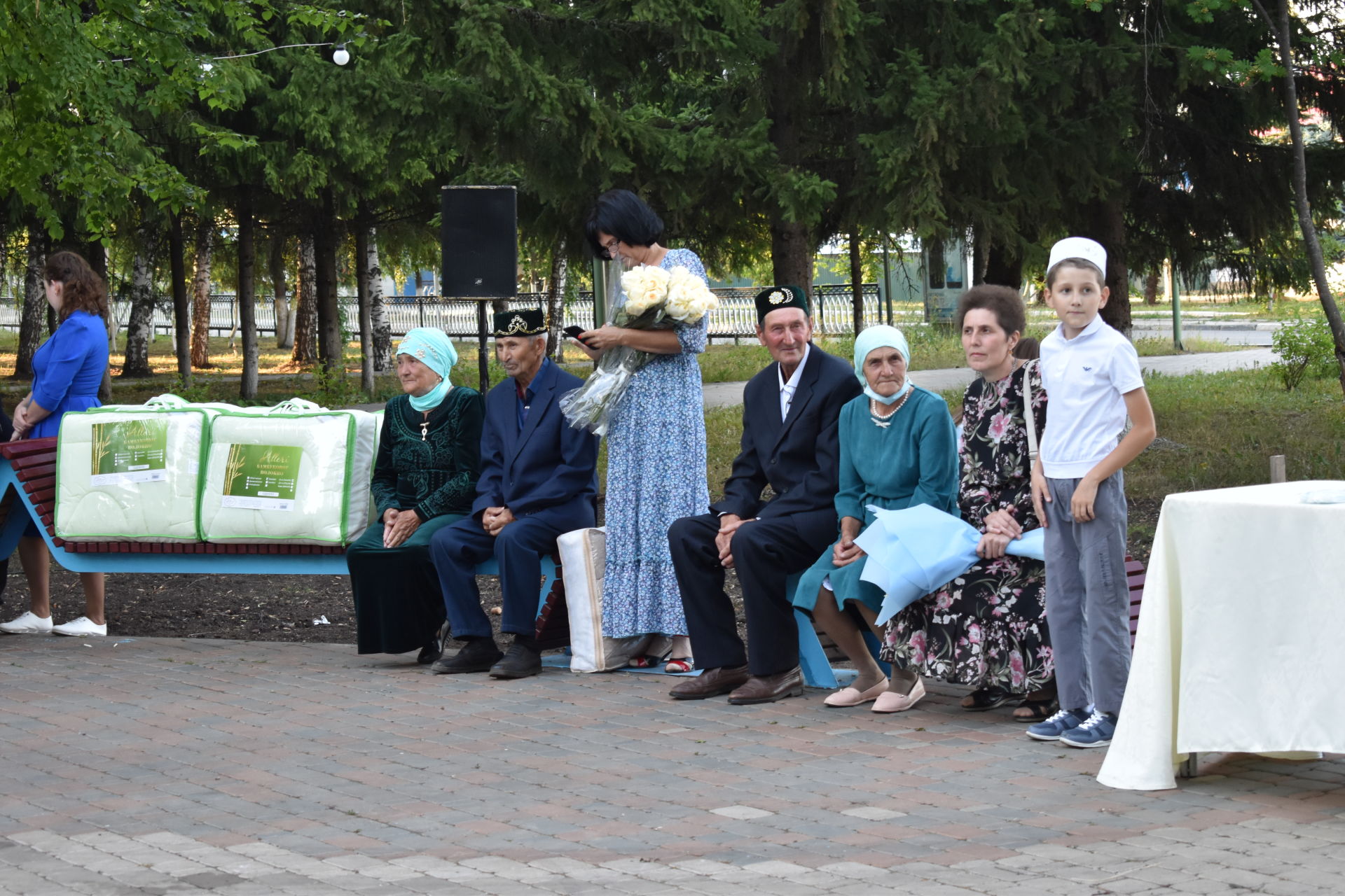 ПАР БАЛДАКЛАР АЛАР- ВӘГЪДӘЛӘШКӘН ПАРЛАР: Бүген Актанышта үрнәк парларны хөрмәтләделәр (фотолар)