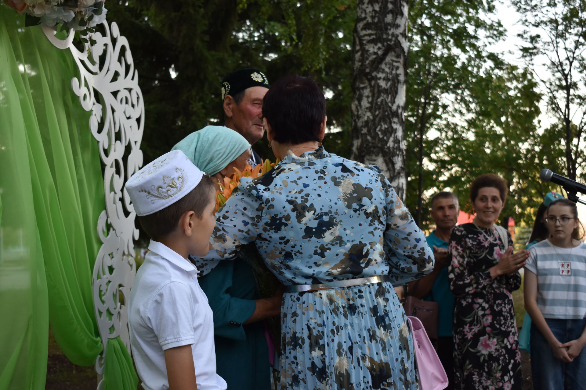 ПАР БАЛДАКЛАР АЛАР- ВӘГЪДӘЛӘШКӘН ПАРЛАР: Бүген Актанышта үрнәк парларны хөрмәтләделәр (фотолар)