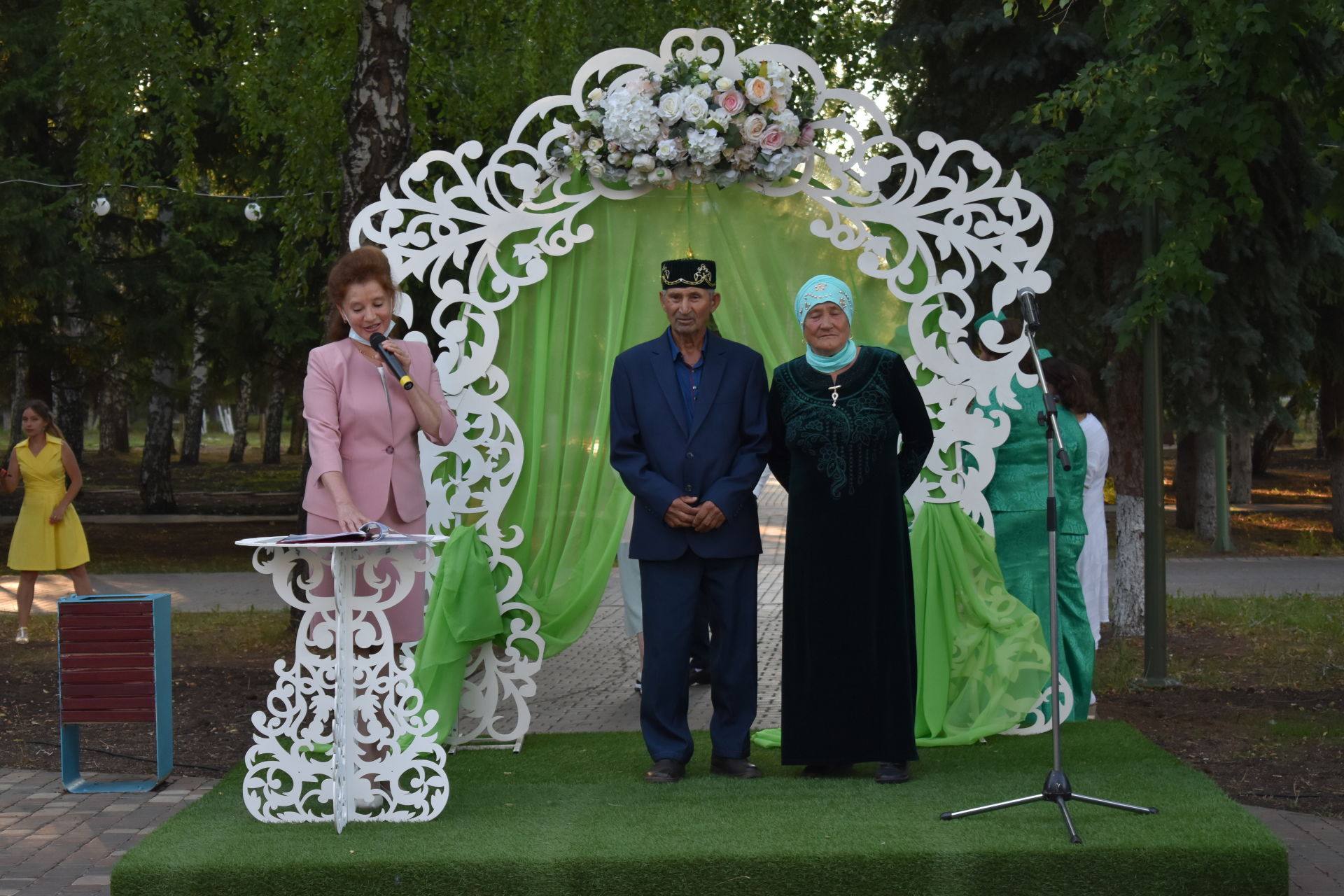 ПАР БАЛДАКЛАР АЛАР- ВӘГЪДӘЛӘШКӘН ПАРЛАР: Бүген Актанышта үрнәк парларны хөрмәтләделәр (фотолар)