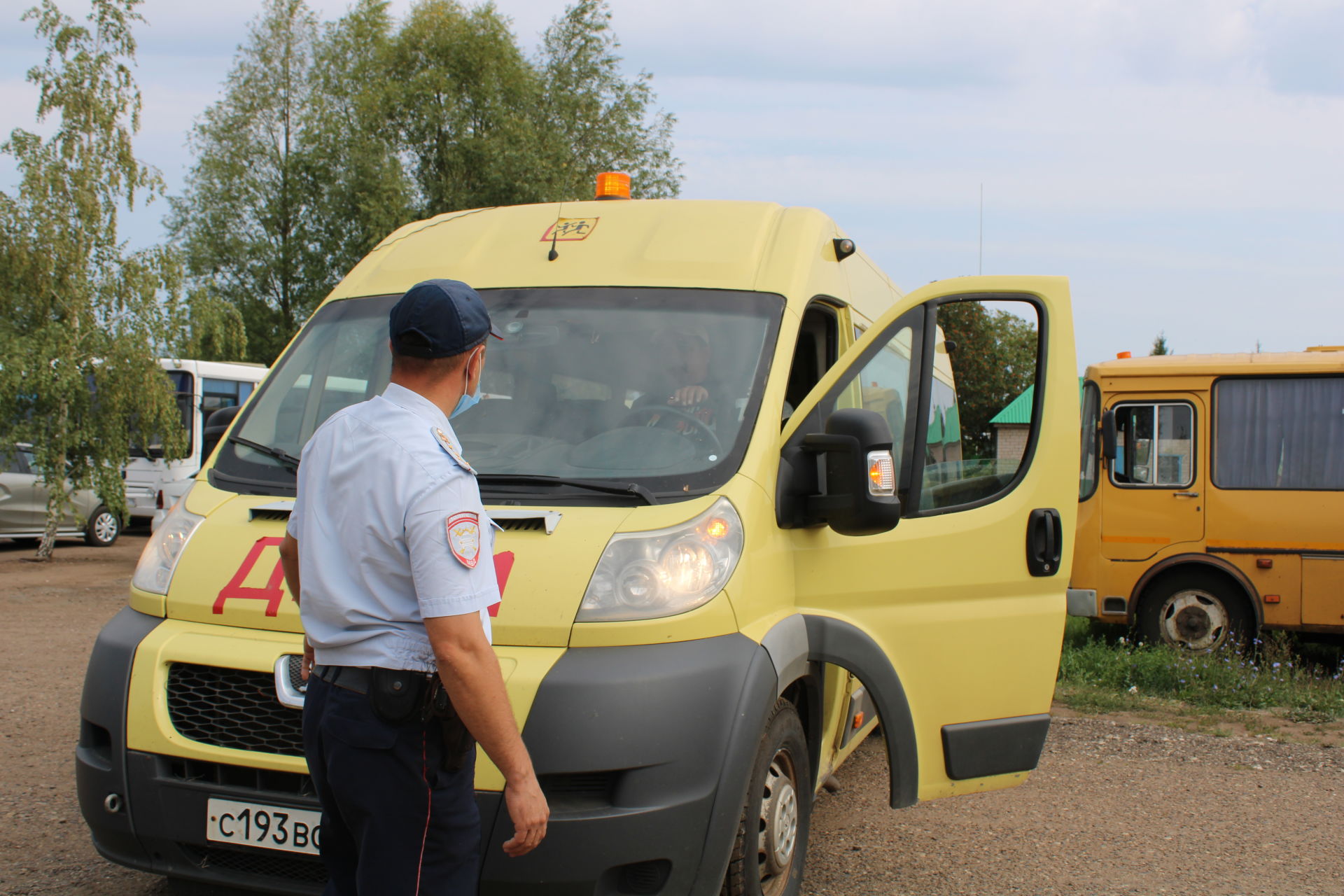 Бүген районның автотранспорт предприятиесендә мәктәп автобусларының яңа уку елына әзерлеге тикшерелде(фотолар)