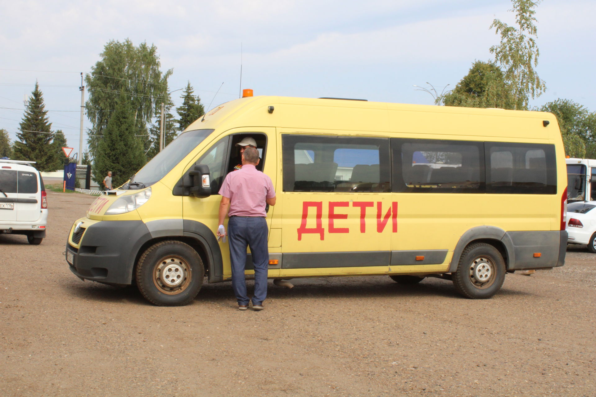 Бүген районның автотранспорт предприятиесендә мәктәп автобусларының яңа уку елына әзерлеге тикшерелде(фотолар)