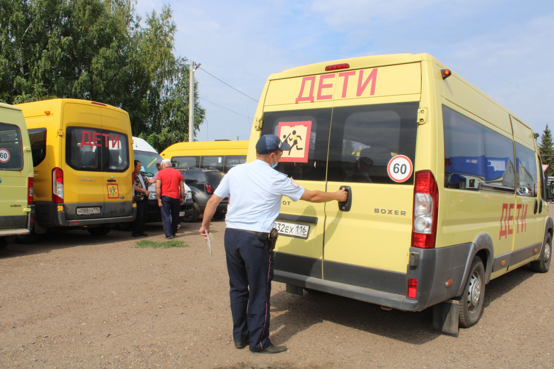 Бүген районның автотранспорт предприятиесендә мәктәп автобусларының яңа уку елына әзерлеге тикшерелде(фотолар)