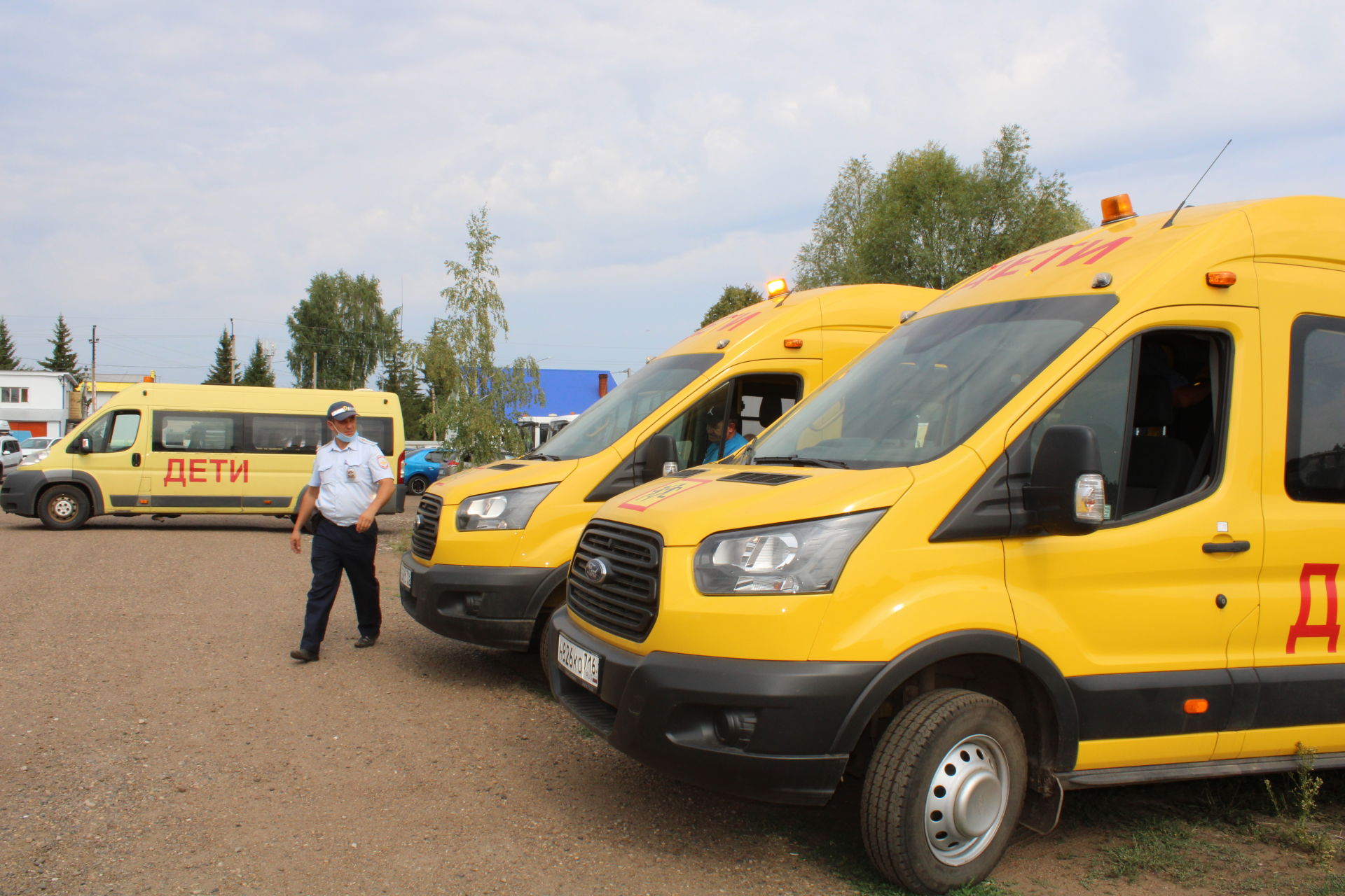 Бүген районның автотранспорт предприятиесендә мәктәп автобусларының яңа уку елына әзерлеге тикшерелде(фотолар)