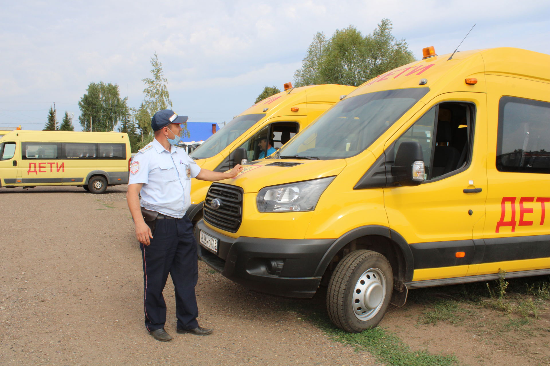 Бүген районның автотранспорт предприятиесендә мәктәп автобусларының яңа уку елына әзерлеге тикшерелде(фотолар)