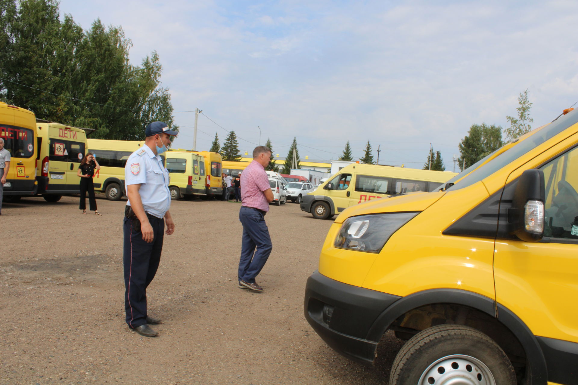 Бүген районның автотранспорт предприятиесендә мәктәп автобусларының яңа уку елына әзерлеге тикшерелде(фотолар)