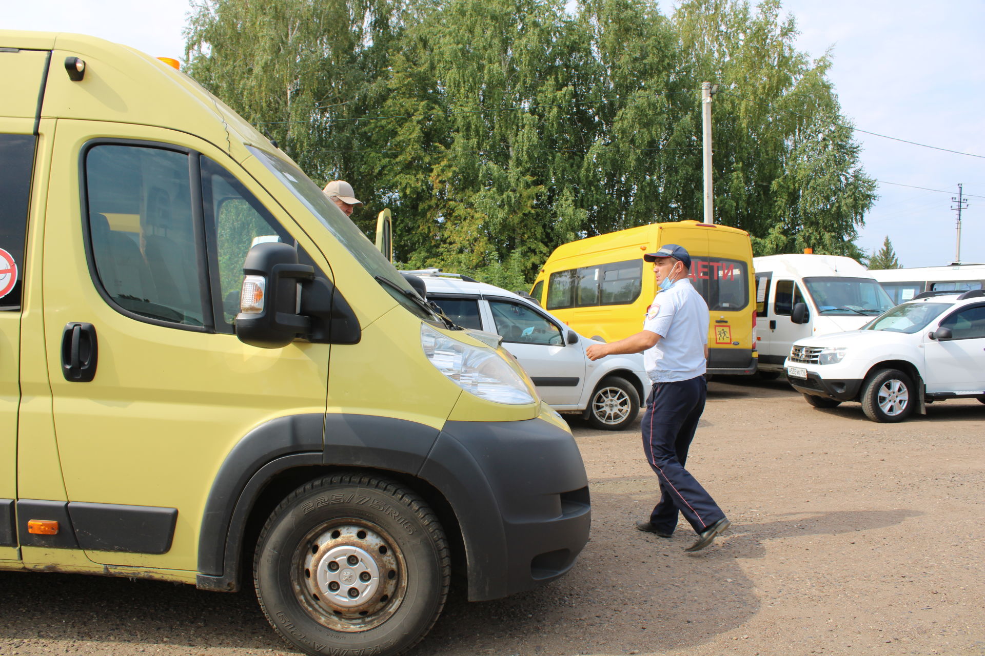 Бүген районның автотранспорт предприятиесендә мәктәп автобусларының яңа уку елына әзерлеге тикшерелде(фотолар)