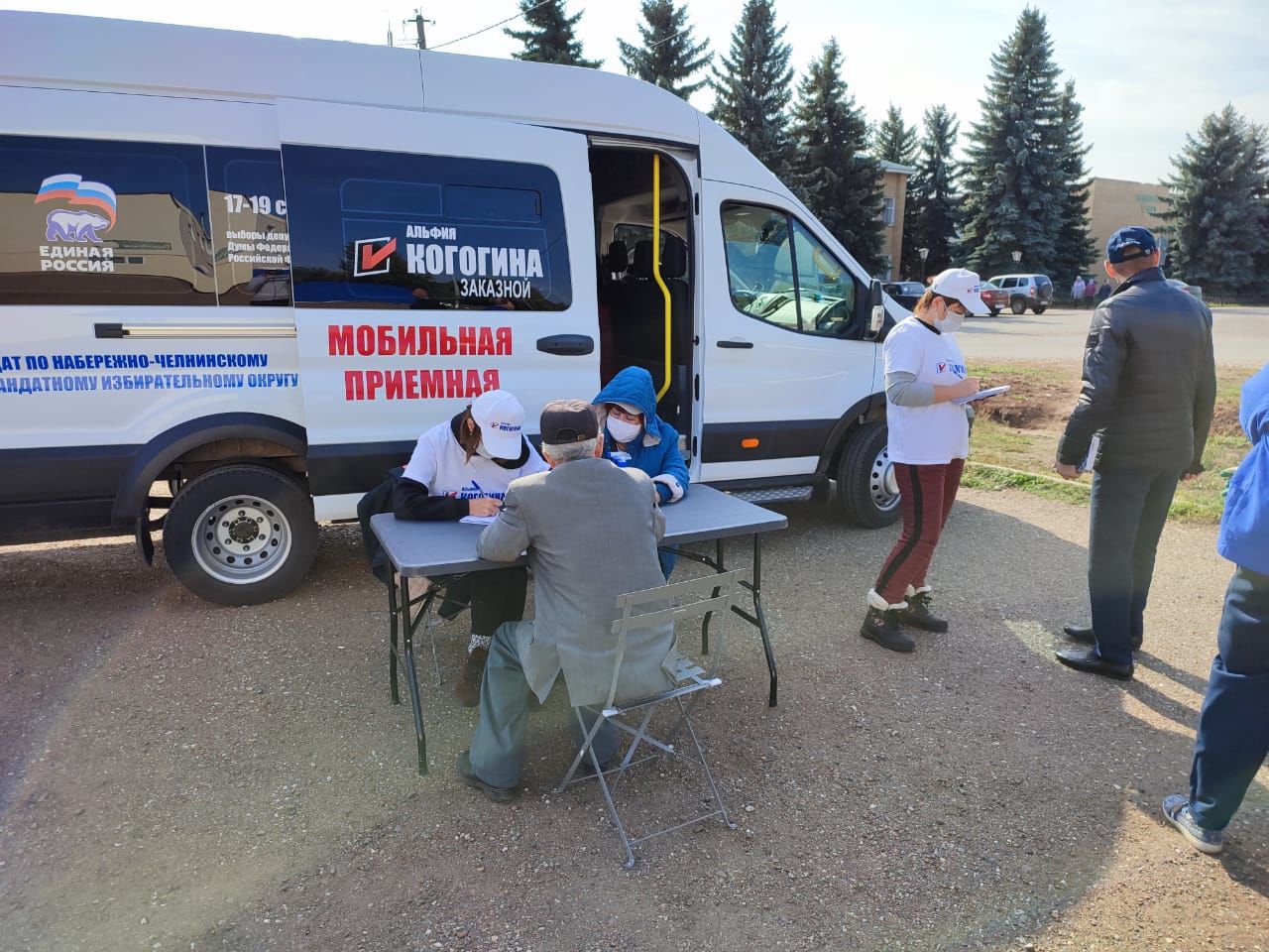 Бүген Яңа Әлем һәм Иске Байсар авылларында Әлфия Когогинаның мобиль кабул итү бүлмәсе эшләде