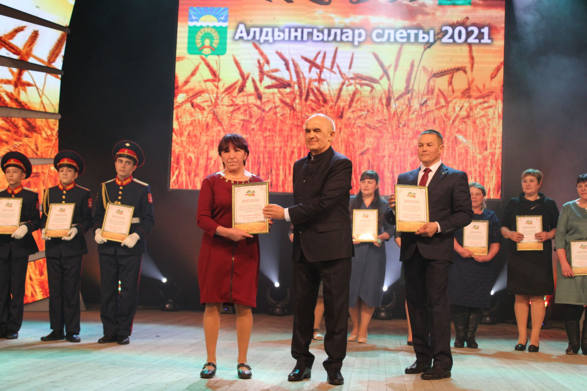 Бүген Актанышта хезмәт алдынгыларын данладылар: "Алдынгылар слеты- 2021" (фоторепортаж)