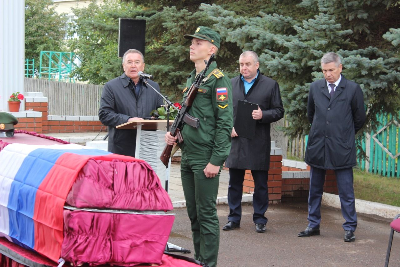 СТАРШИНА РУСЛАН КОРНИЧУК: Раил яшь гомере белән түләде, хәрби дусларын саклап  һәлак булды (фото һәм видео)