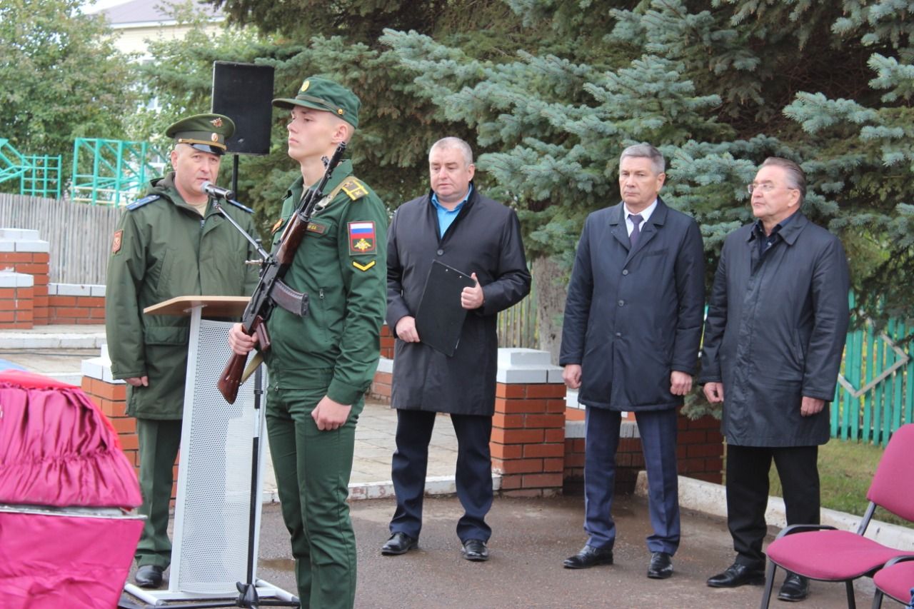 СТАРШИНА РУСЛАН КОРНИЧУК: Раил яшь гомере белән түләде, хәрби дусларын саклап  һәлак булды (фото һәм видео)