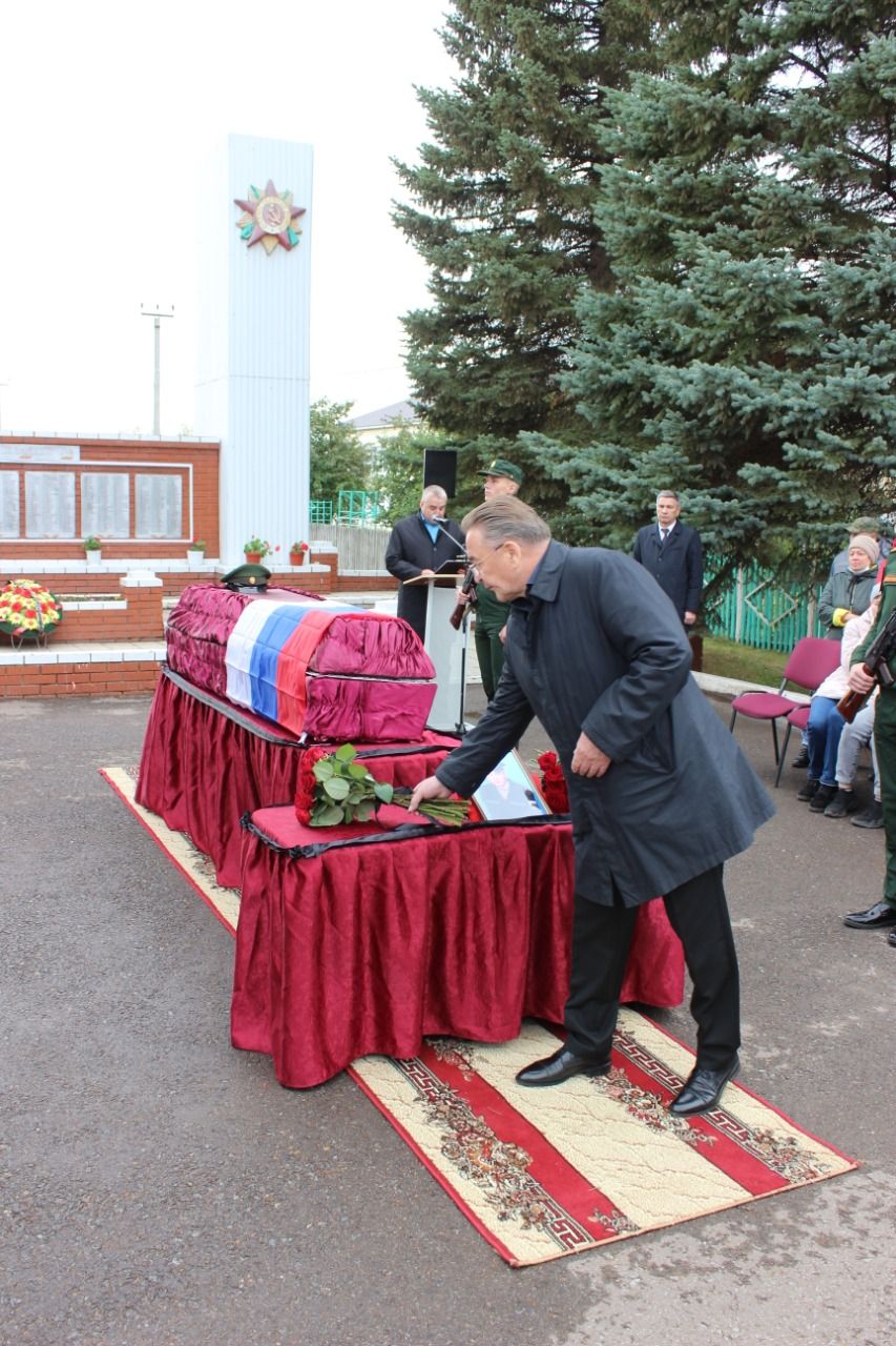 СТАРШИНА РУСЛАН КОРНИЧУК: Раил яшь гомере белән түләде, хәрби дусларын саклап  һәлак булды (фото һәм видео)