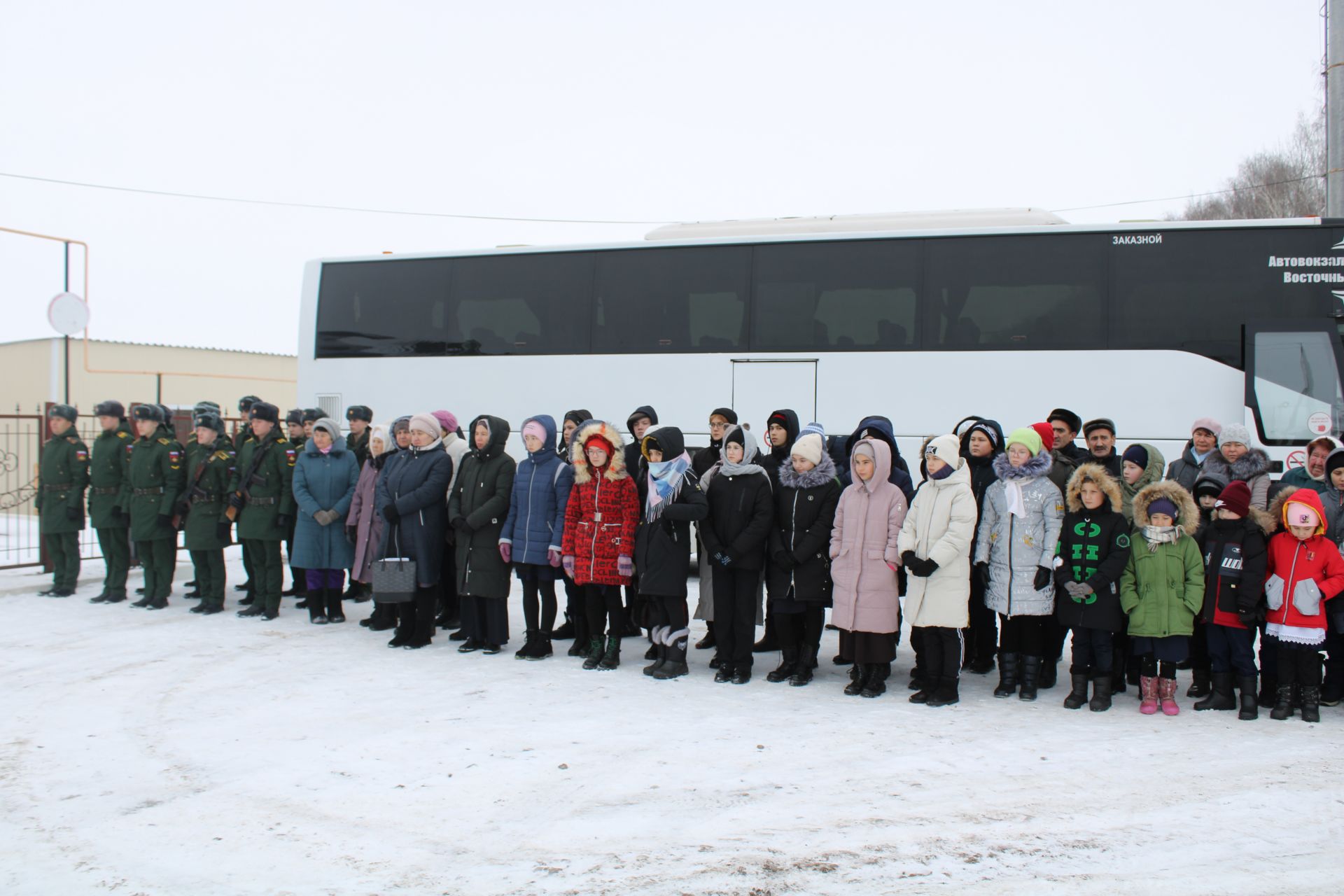 Әтәс җирлегендә хәрби операциядә һәлак булган Әфган сугышы ветераны Илсур Хәкимовны соңгы юлга озаттылар (фоторепортаж)