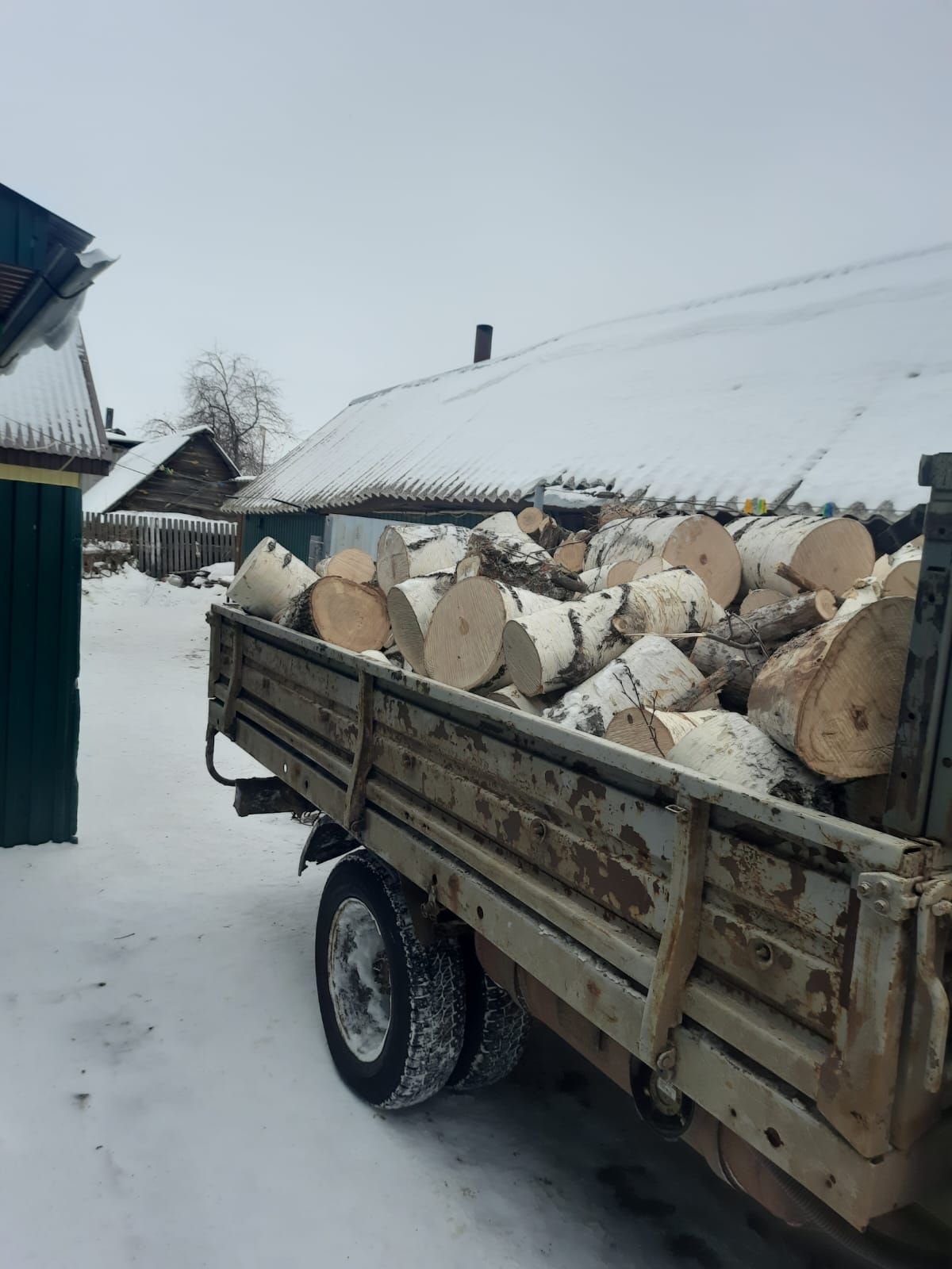 Мәрхәмәтле райондашлар көче белән хәрби хәрәкәткә мобилизацияләнүчеләрнең гаиләләренә утын кайтарылды