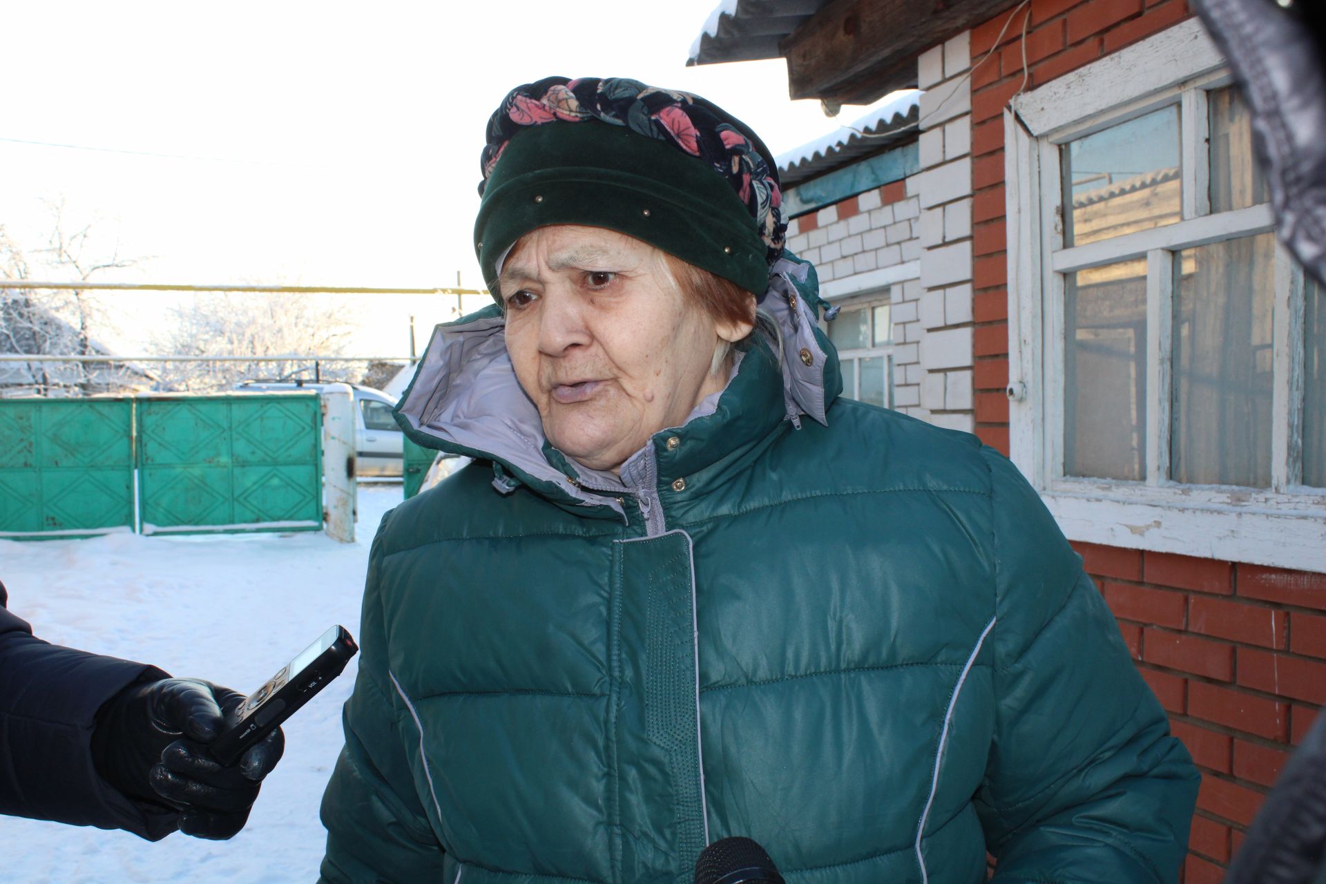 «БлагоДарение» фонды волонтерлары сәламәтлекләре чикле өлкәнебезгә утын ярып бирде (фоторепортаж)