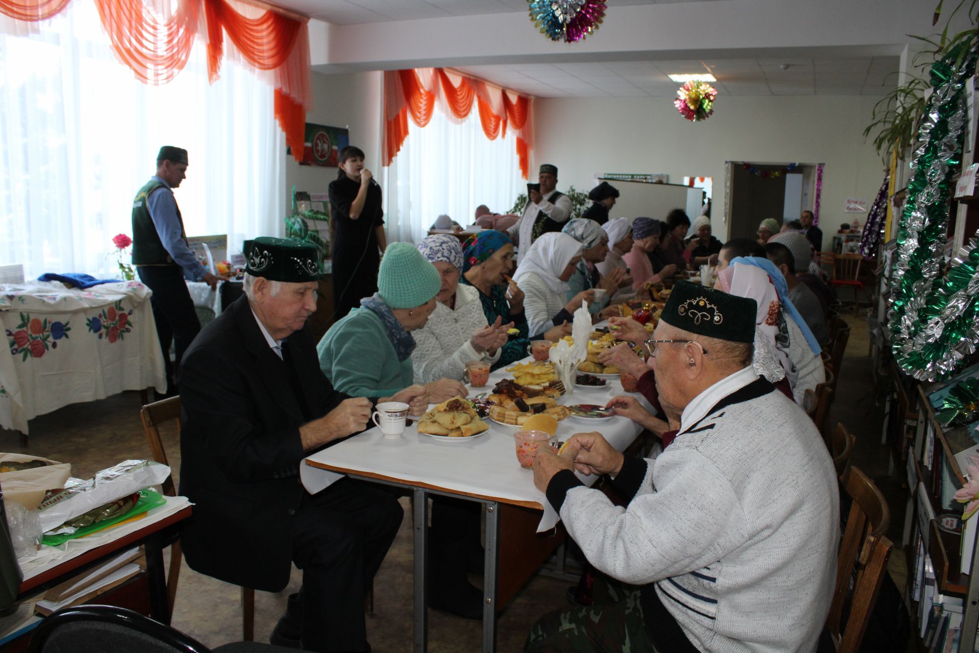 Сәламәтлекләре чикле булса да башкаларны кайгырталар: Иске Сәфәрдә яшәүчеләр мобилизацияләнгәннәргә ярдәм итә