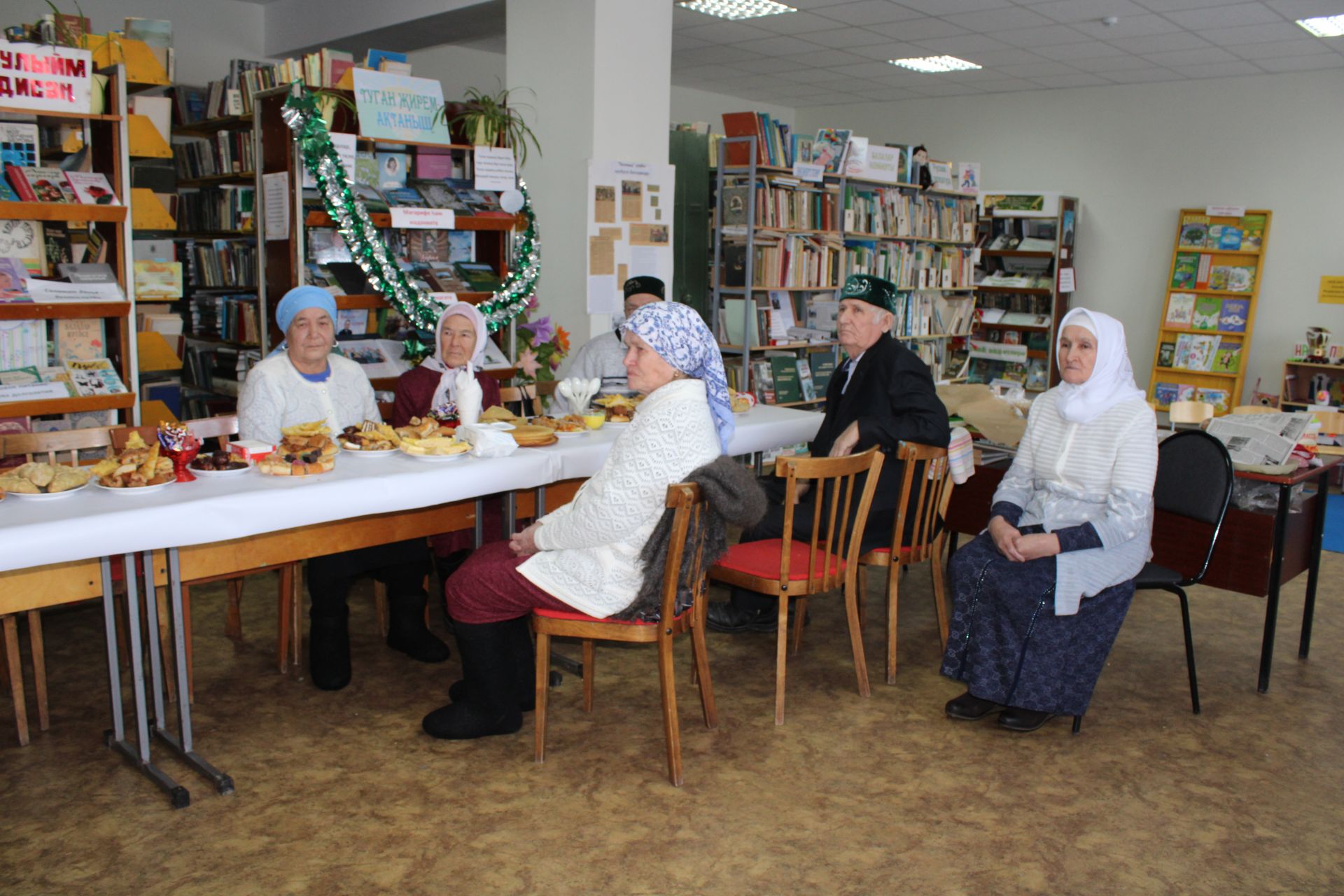 Сәламәтлекләре чикле булса да башкаларны кайгырталар: Иске Сәфәрдә яшәүчеләр мобилизацияләнгәннәргә ярдәм итә