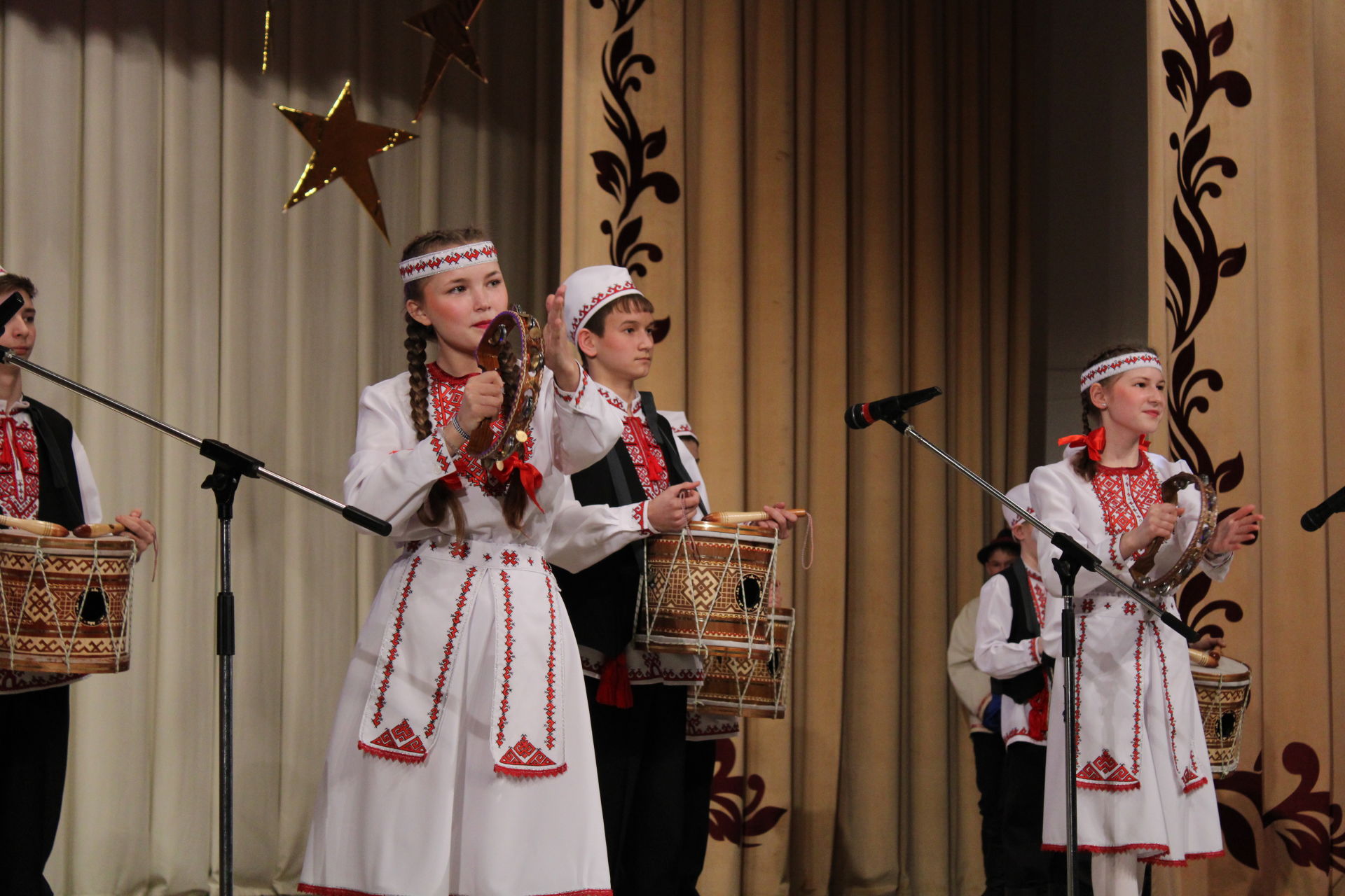 Быелгы "Йолдызлык"та  2 меңнән артык бала катнашты, 349 чыгыш лауреат, дипломант исеменә лаек булды