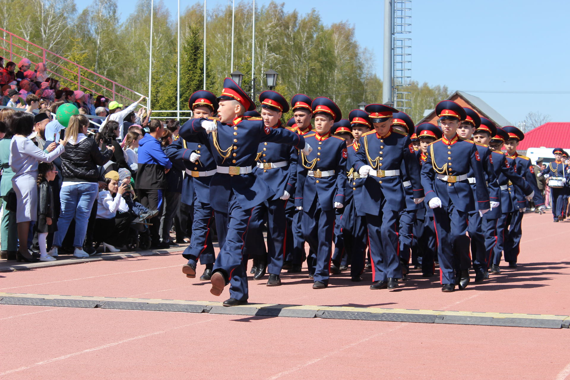 Советлар Союзы герое Баян Дәүләтов исемендәге үзәк стадионда тантаналы парад узды