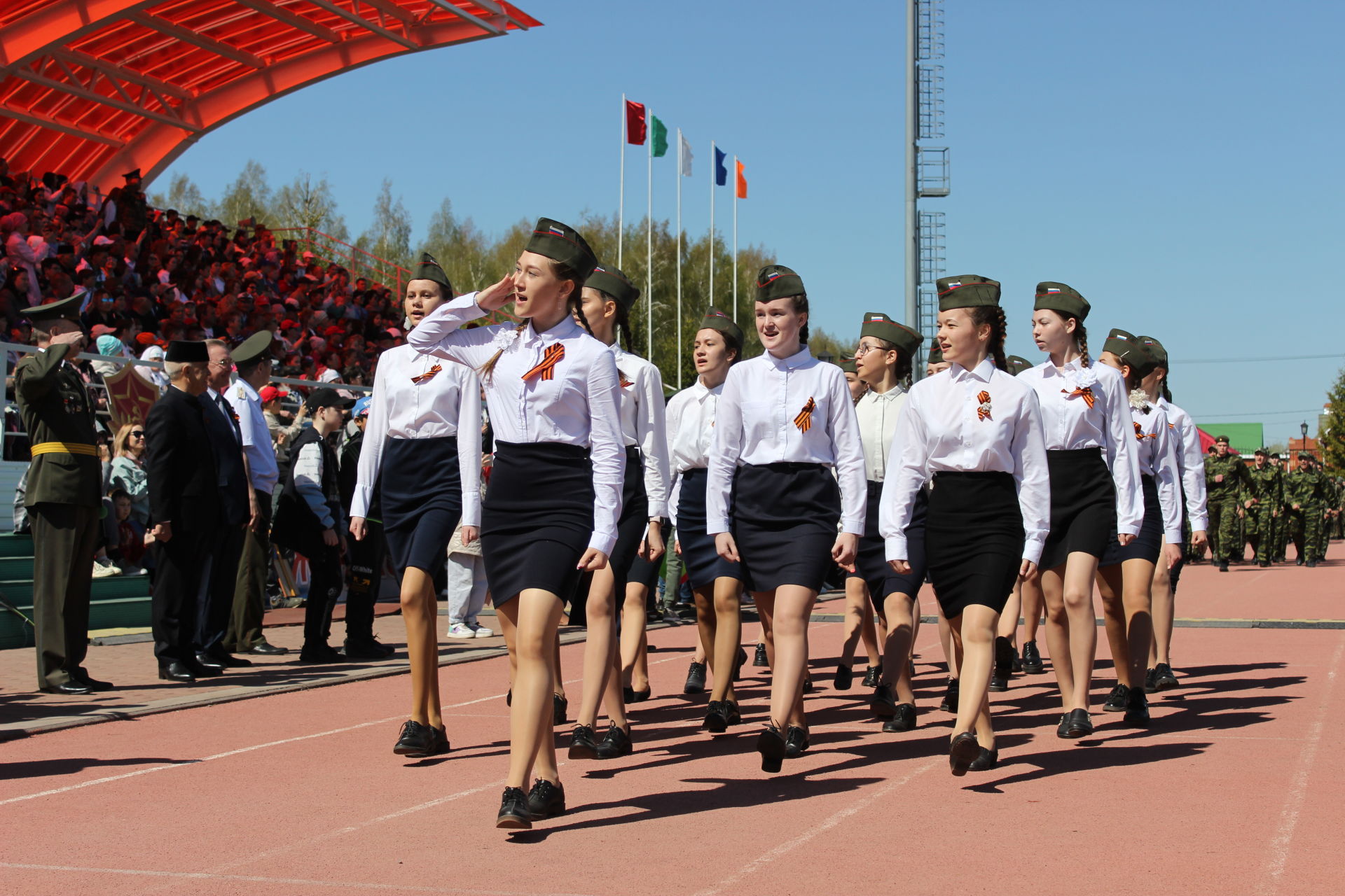 Советлар Союзы герое Баян Дәүләтов исемендәге үзәк стадионда тантаналы парад узды