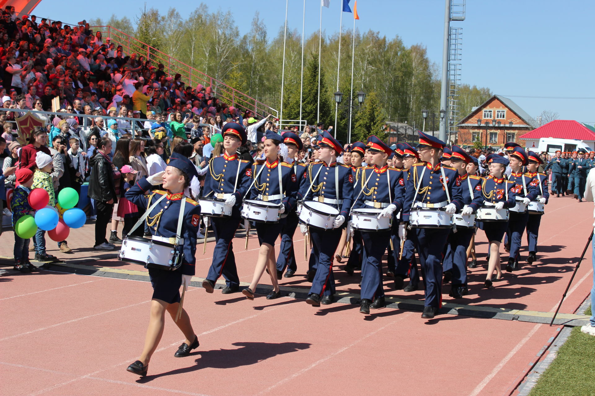 Советлар Союзы герое Баян Дәүләтов исемендәге үзәк стадионда тантаналы парад узды