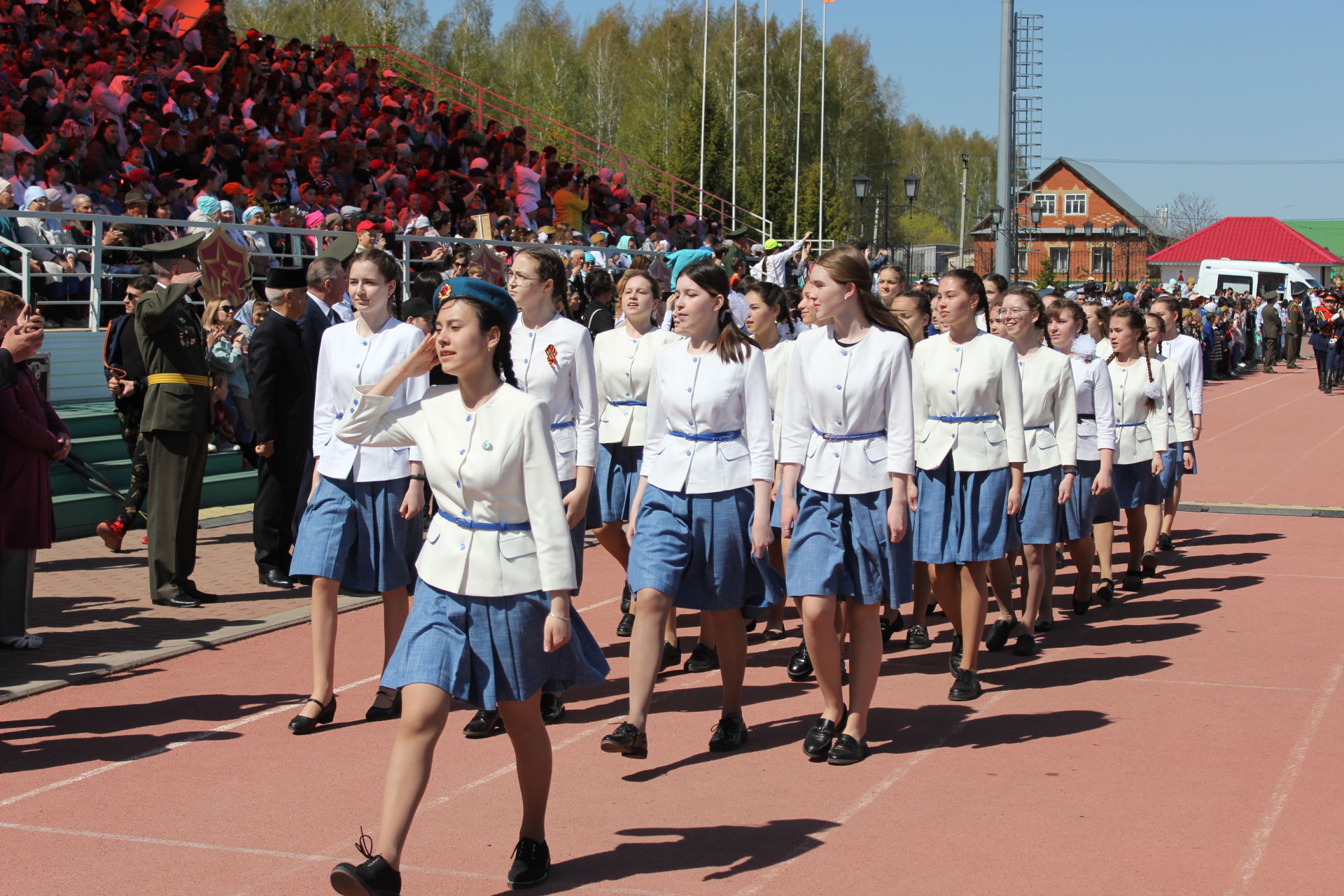 Советлар Союзы герое Баян Дәүләтов исемендәге үзәк стадионда тантаналы парад узды