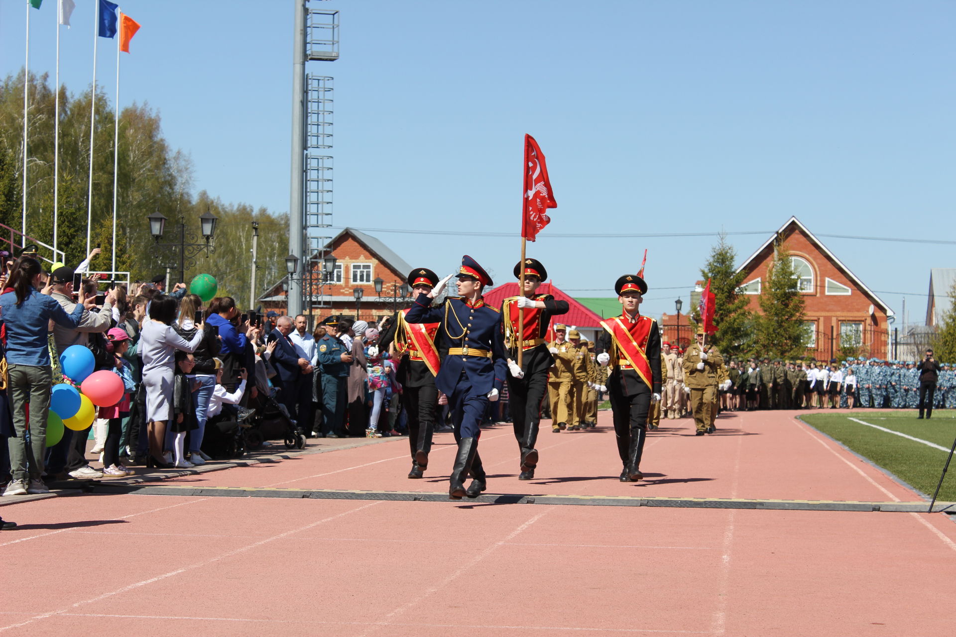 Советлар Союзы герое Баян Дәүләтов исемендәге үзәк стадионда тантаналы парад узды