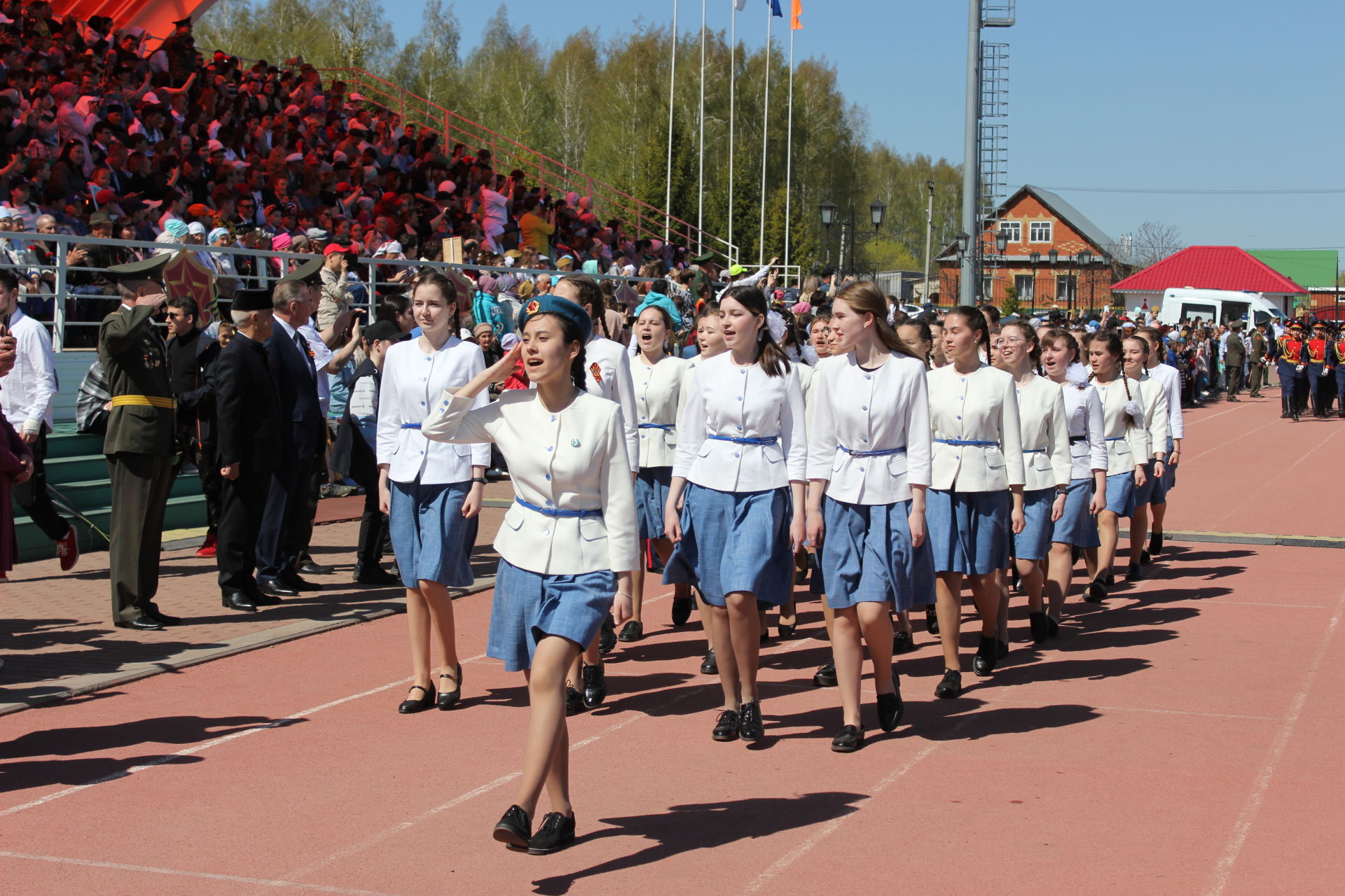 Советлар Союзы герое Баян Дәүләтов исемендәге үзәк стадионда тантаналы парад узды