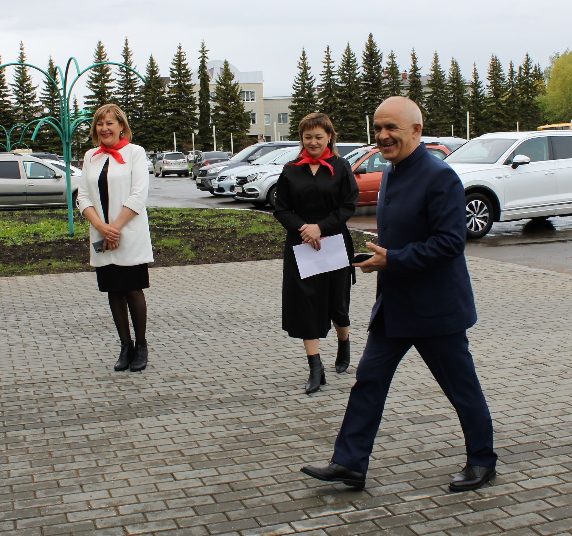 ПИОНЕРИЯГӘ 100 ЕЛ: Бүген пионер ветераннары, укучылар, әйдәманнар катнашында юбилей слеты узды (+фоторепортаж)