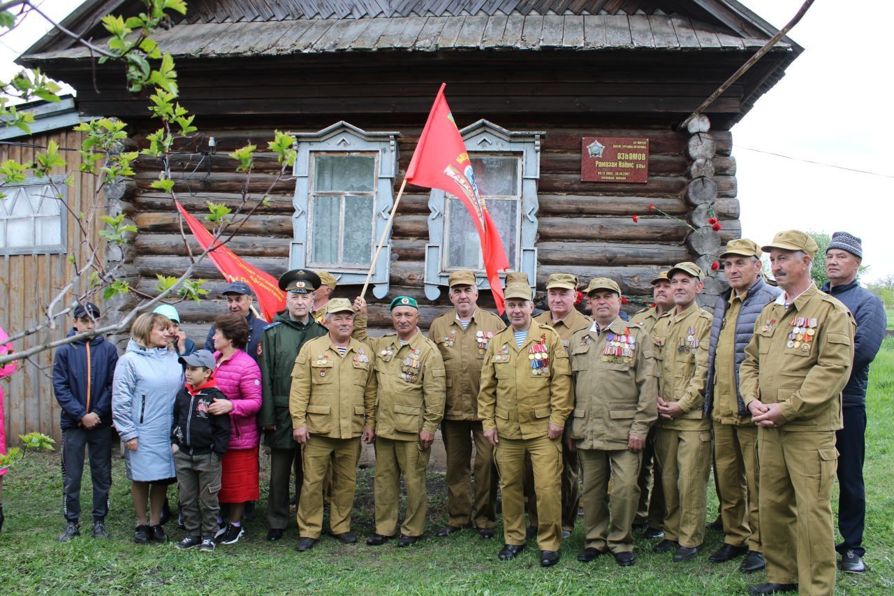 Иске Кормаш авылында яугир Рамазан Әзһәмов яшәгән йортка истәлек тактасы куелды