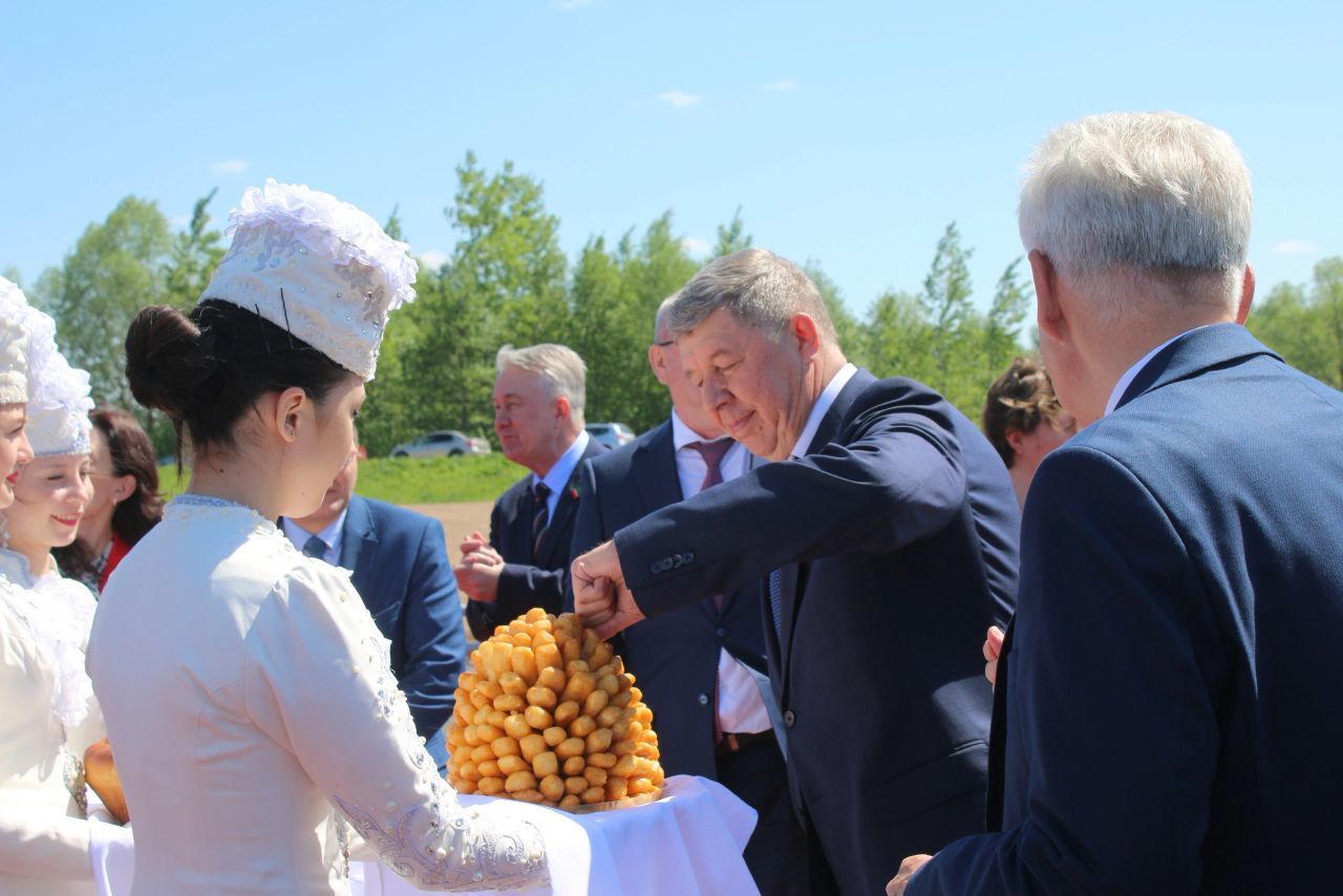 Актаныш Татарстан Республикасы Дәүләт Советы Комитеты һәм Башкортостан Республикасы Дәүләт Җыелышы – Корылтаеның уртак күчмә утырышында катнашучыларны каршы алды