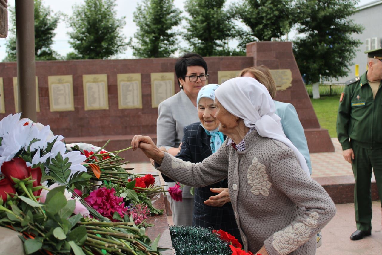 Хәтер һәм кайгы көне: Җиңү паркында батыр солдатларны искә алдылар