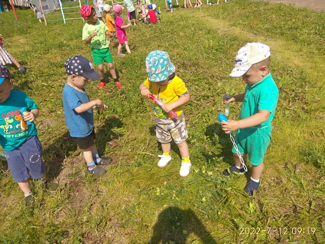 БАЛАЧАК ТЫЛСЫМЫ: "Ромашка" бакчасында сабын куыклары, сабын шарчыклары көне узды (+ФОТО, +ВИДЕО)