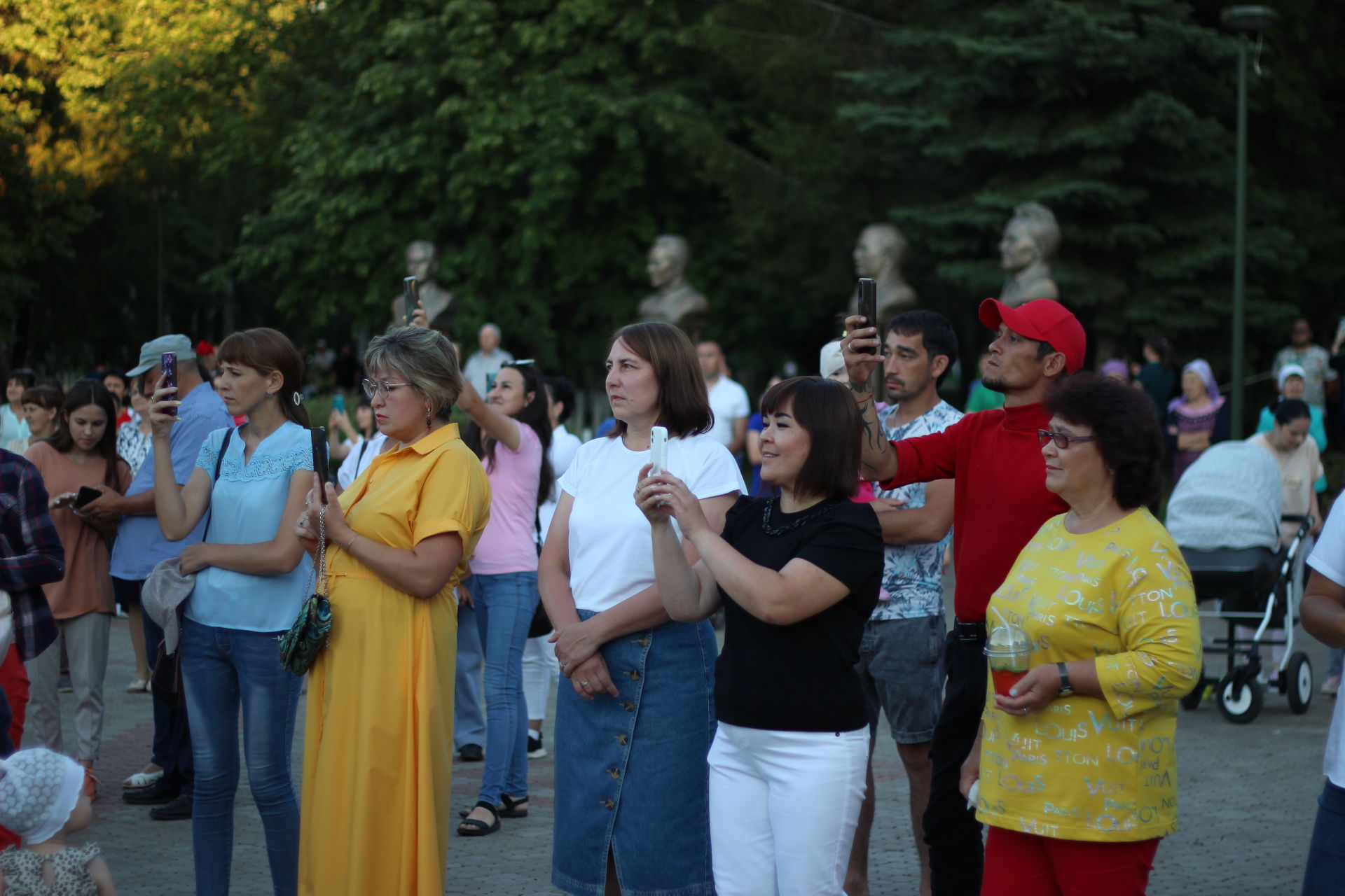 ПӘНҖЕШӘМБЕ КИЧЕНДӘ: “Китап” радиосы десанты белән “Актаныш таңнары”ннан шәп чара!