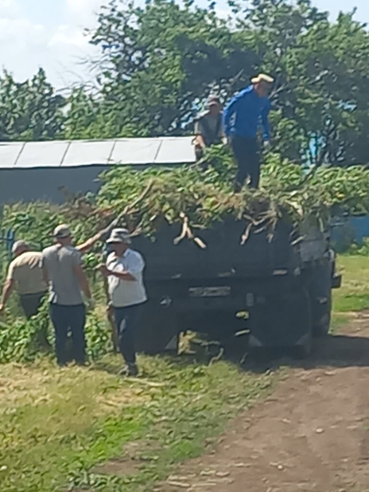 Корбан гаете алдыннан Яңа һәм Иске Әлем авыл зиратларында өмә узды