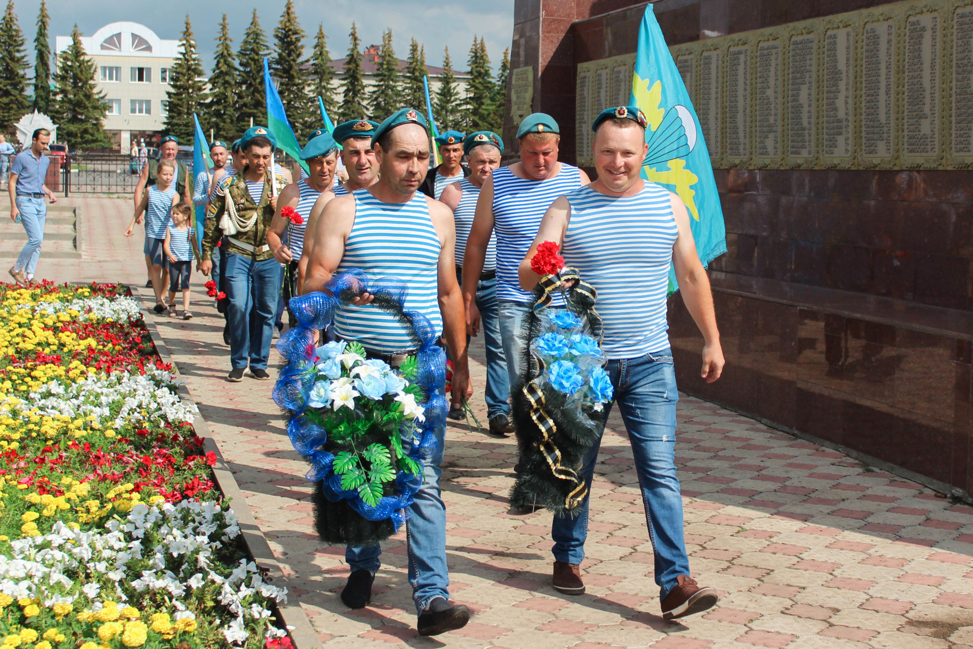 Бүген районыбызның курку белмәс егетләре- Һава десанты гаскәрләрендә хезмәт итүчеләр очрашты (ФОТО, ВИДЕОРЕПОРТАЖ)