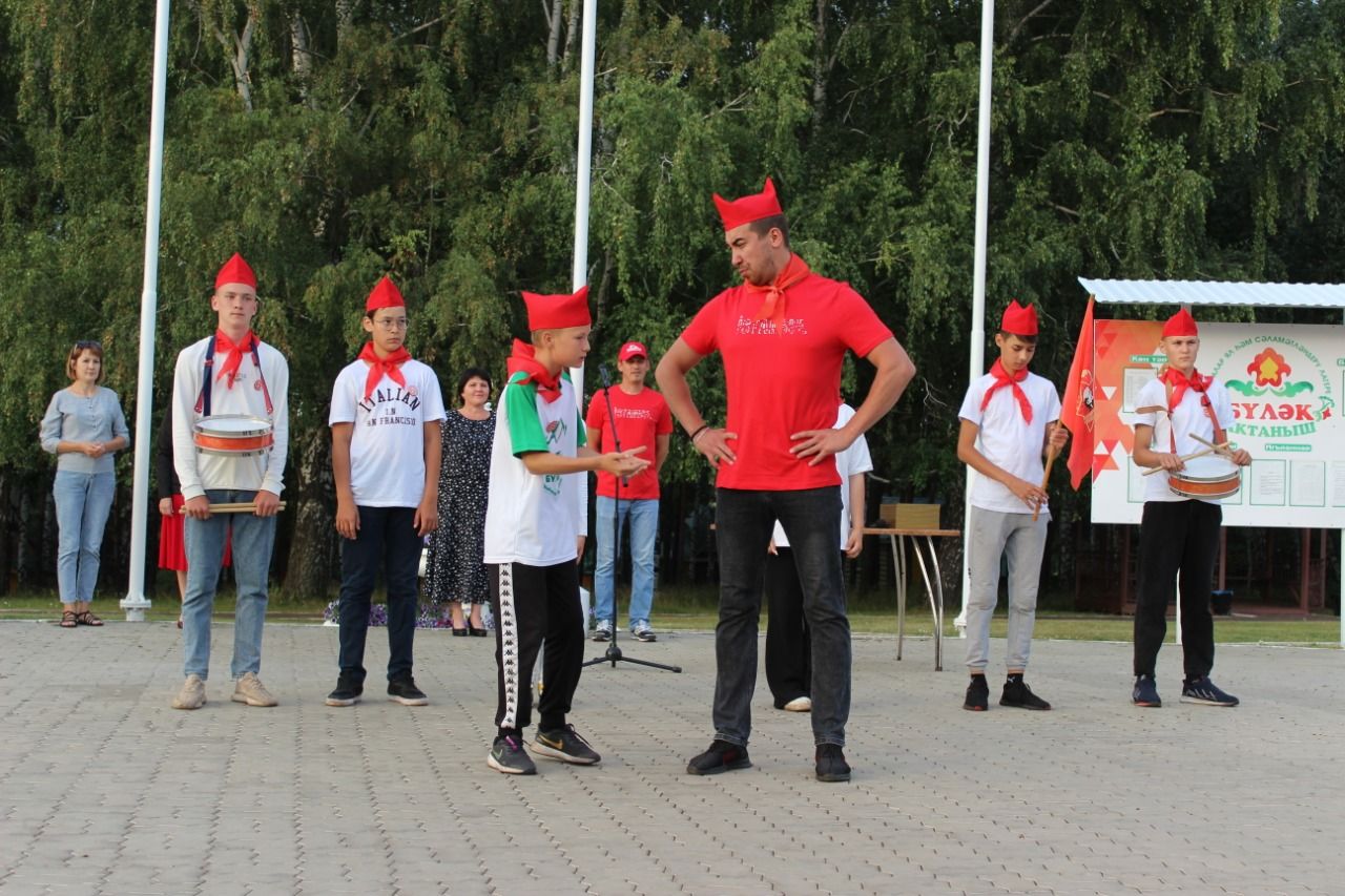 "Бүләк" лагереның өченче агымы пионериянең 100 еллыгына багышланды (ФОТО, ВИДЕОРЕПОРТАЖ)