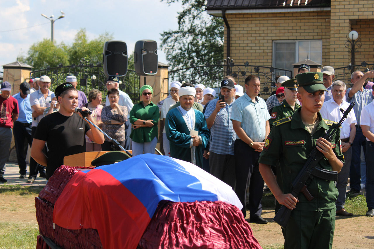 Оста оештыручы, яхшы иптәш, гадел, эчкерсез хезмәттәш: Украинада хәрби операциядә һәлак Артур Камаловны соңгы юлга озаттык