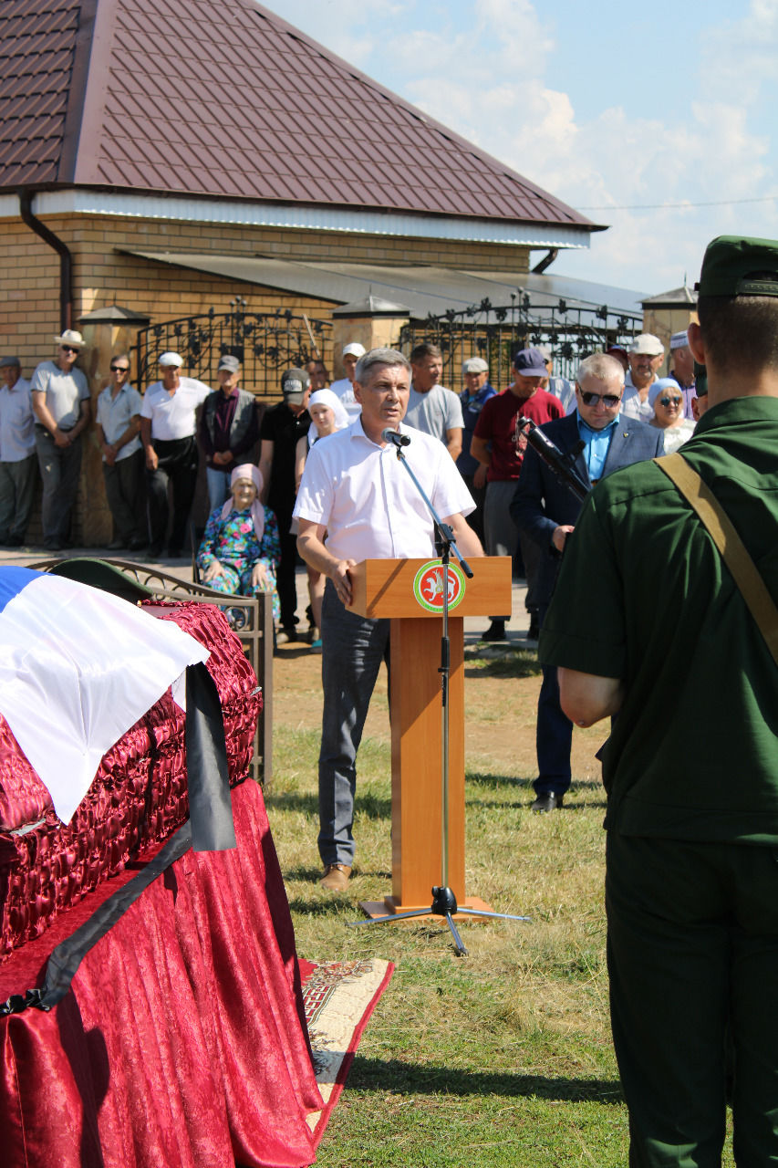 Оста оештыручы, яхшы иптәш, гадел, эчкерсез хезмәттәш: Украинада хәрби операциядә һәлак Артур Камаловны соңгы юлга озаттык