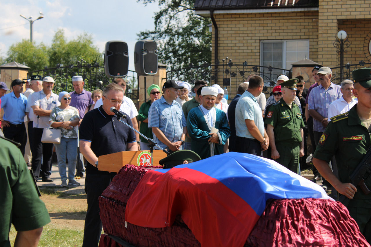 Оста оештыручы, яхшы иптәш, гадел, эчкерсез хезмәттәш: Украинада хәрби операциядә һәлак Артур Камаловны соңгы юлга озаттык