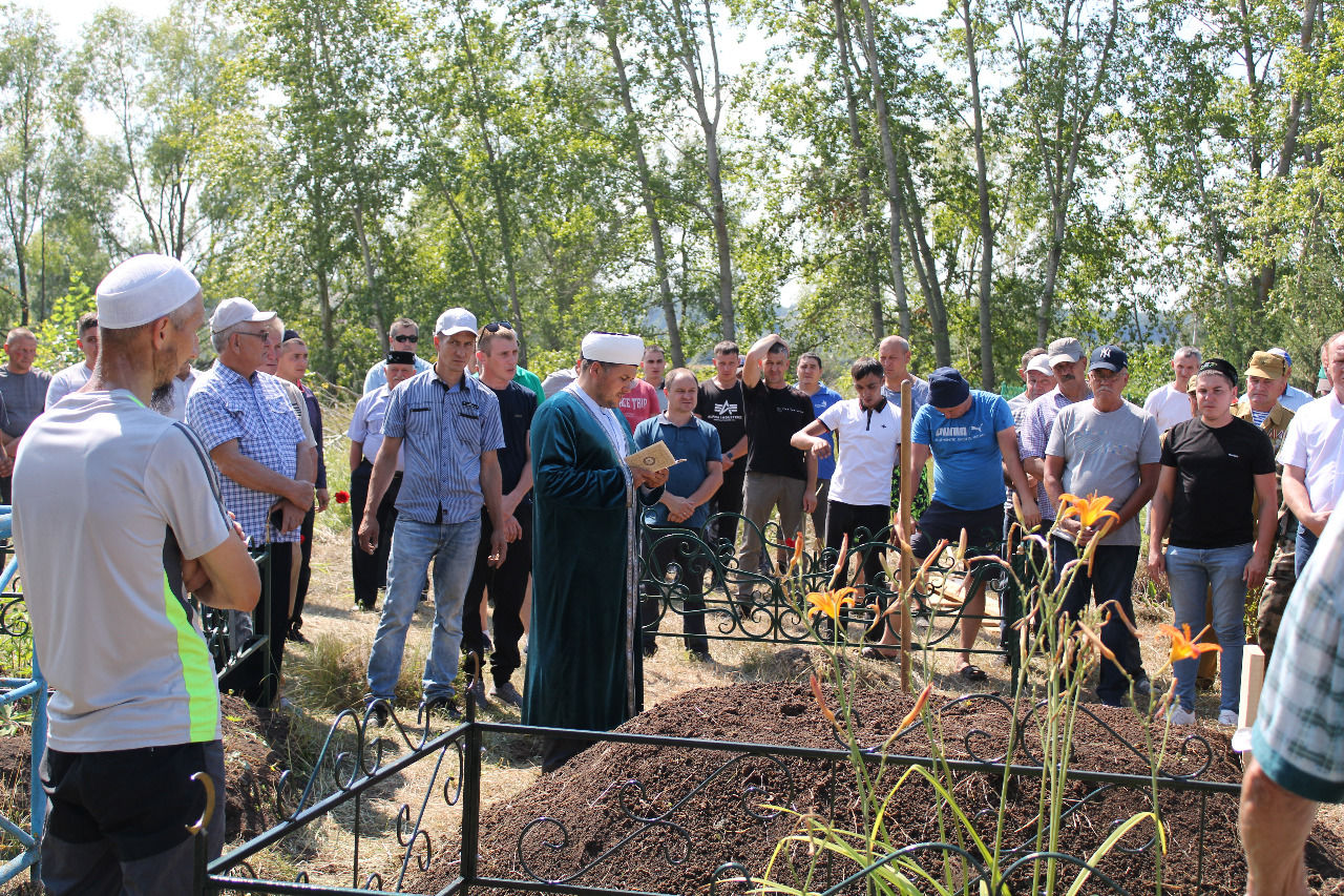 Оста оештыручы, яхшы иптәш, гадел, эчкерсез хезмәттәш: Украинада хәрби операциядә һәлак Артур Камаловны соңгы юлга озаттык