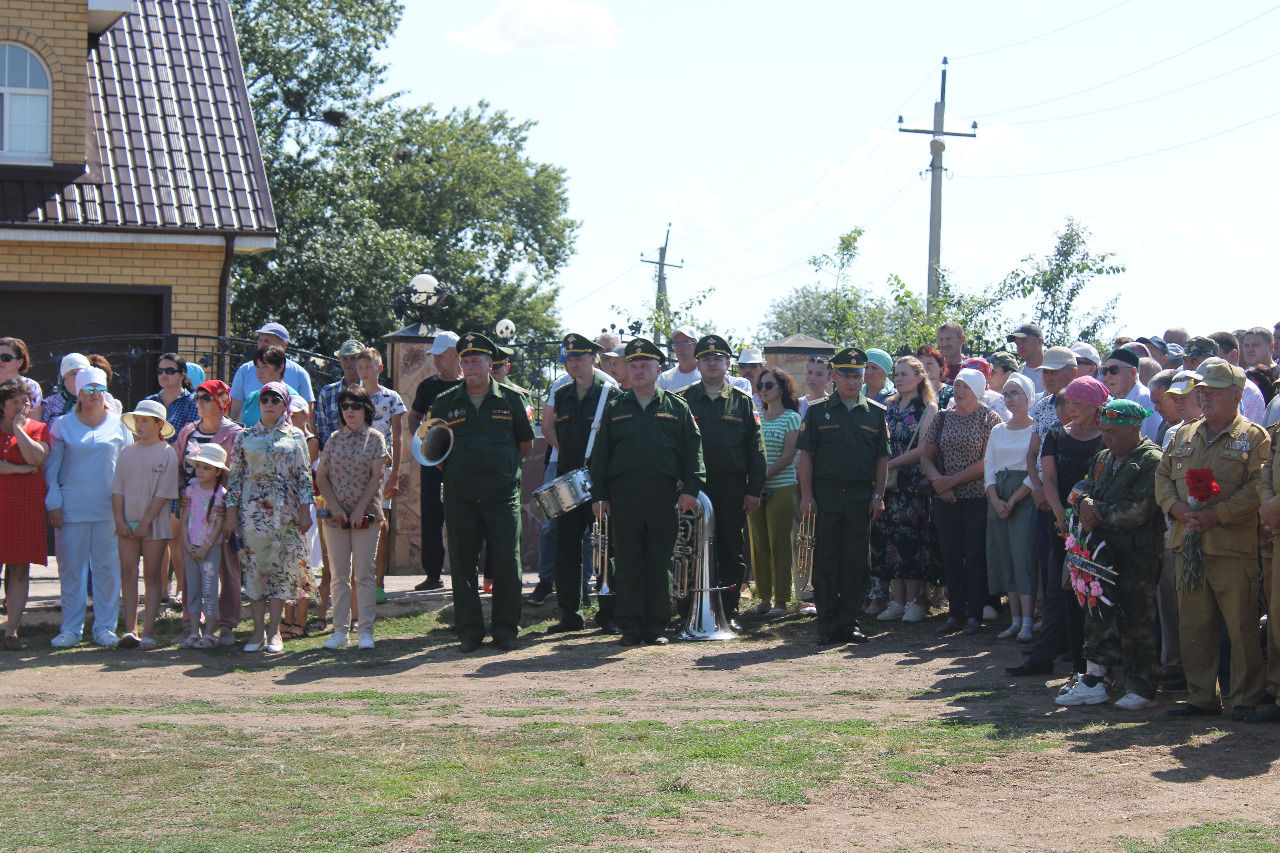 Оста оештыручы, яхшы иптәш, гадел, эчкерсез хезмәттәш: Украинада хәрби операциядә һәлак Артур Камаловны соңгы юлга озаттык