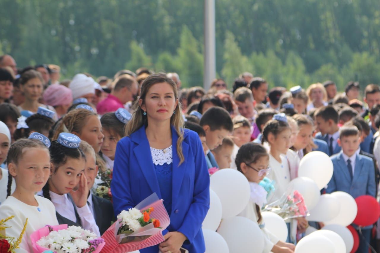 ХӘЕРЛЕ СӘГАТЬТӘ: Сәләтле балалар өчен гуманитар гимназия-интернат яңа уку елын 506 бала белән башлап җибәрде (фото һәм видео)