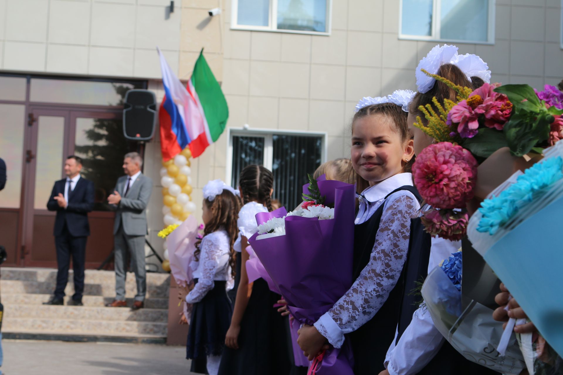 Бүген районыбыз мәктәпләрендә Белем бәйрәменә багышланган тантаналы чаралар узды (фото һәм видео)