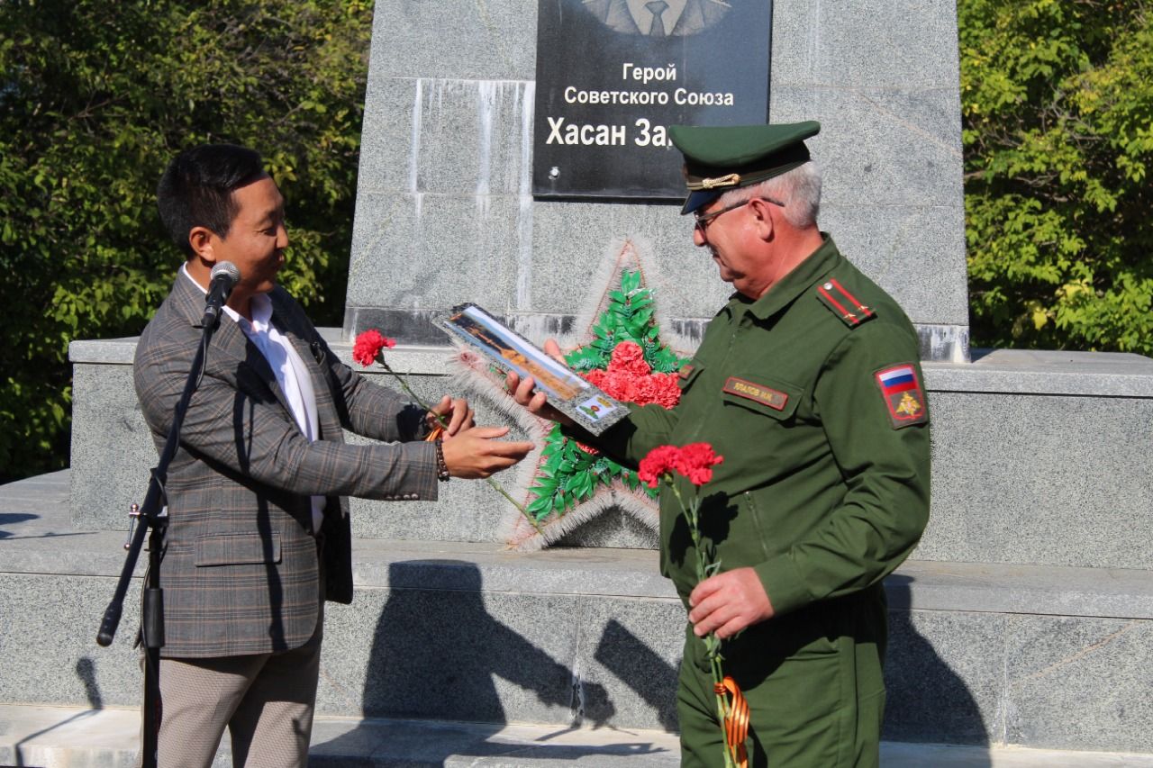 ГАСЫРДАН ДА ОЗЫН ГОМЕР: Актанышлылар якташыбыз, Советлар Союзы Герое Хәсән Замановның юбилей тантанасында катнашты