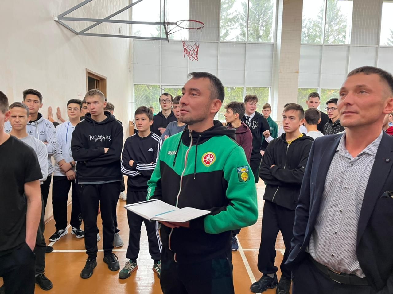 «Ягез әле, егетләр!»: Технология техникумында СВОда һәлак булган Раил Надриев истәлегенә ярыш узды (фотолар, видео)