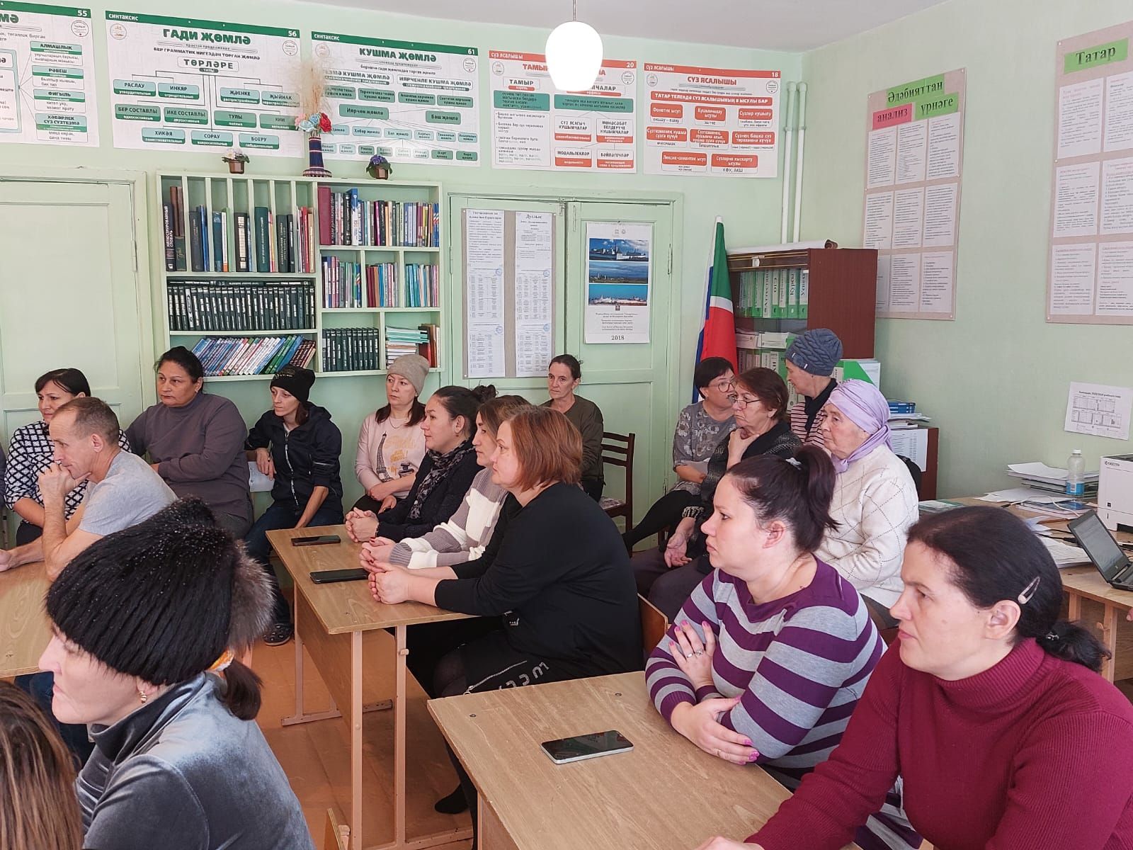 Теләкәй мәктәбендә узган ата-аналар җыелышында юл йөрү кагыйдәләрен искә төшерделәр