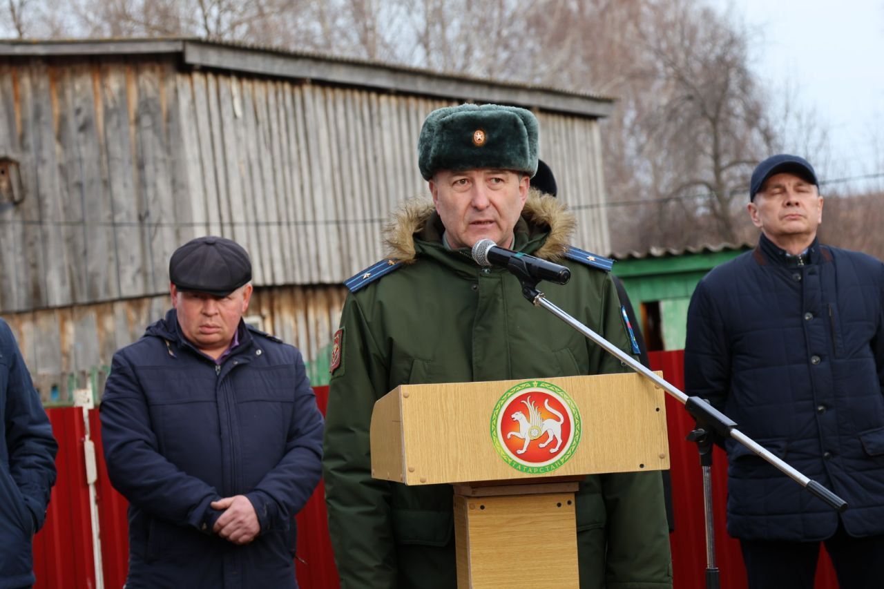 Яңа Байсарлылар хәрби операциядә һәлак булган Илназ Егембердиев белән хушлашты