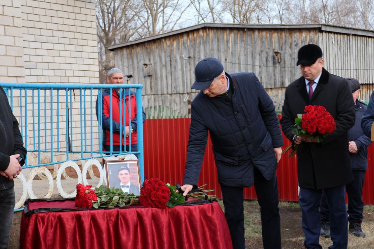 Яңа Байсарлылар хәрби операциядә һәлак булган Илназ Егембердиев белән хушлашты